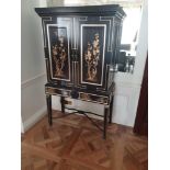 English Georgian Style Black Lacquered Chinoiserie Gilded Cocktail Cabinet Martini Bar Bifold Two