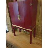 English Georgian Style Red Lacquered Chinoiserie Gilded Cocktail Cabinet Martini Bar Bifold Two Door