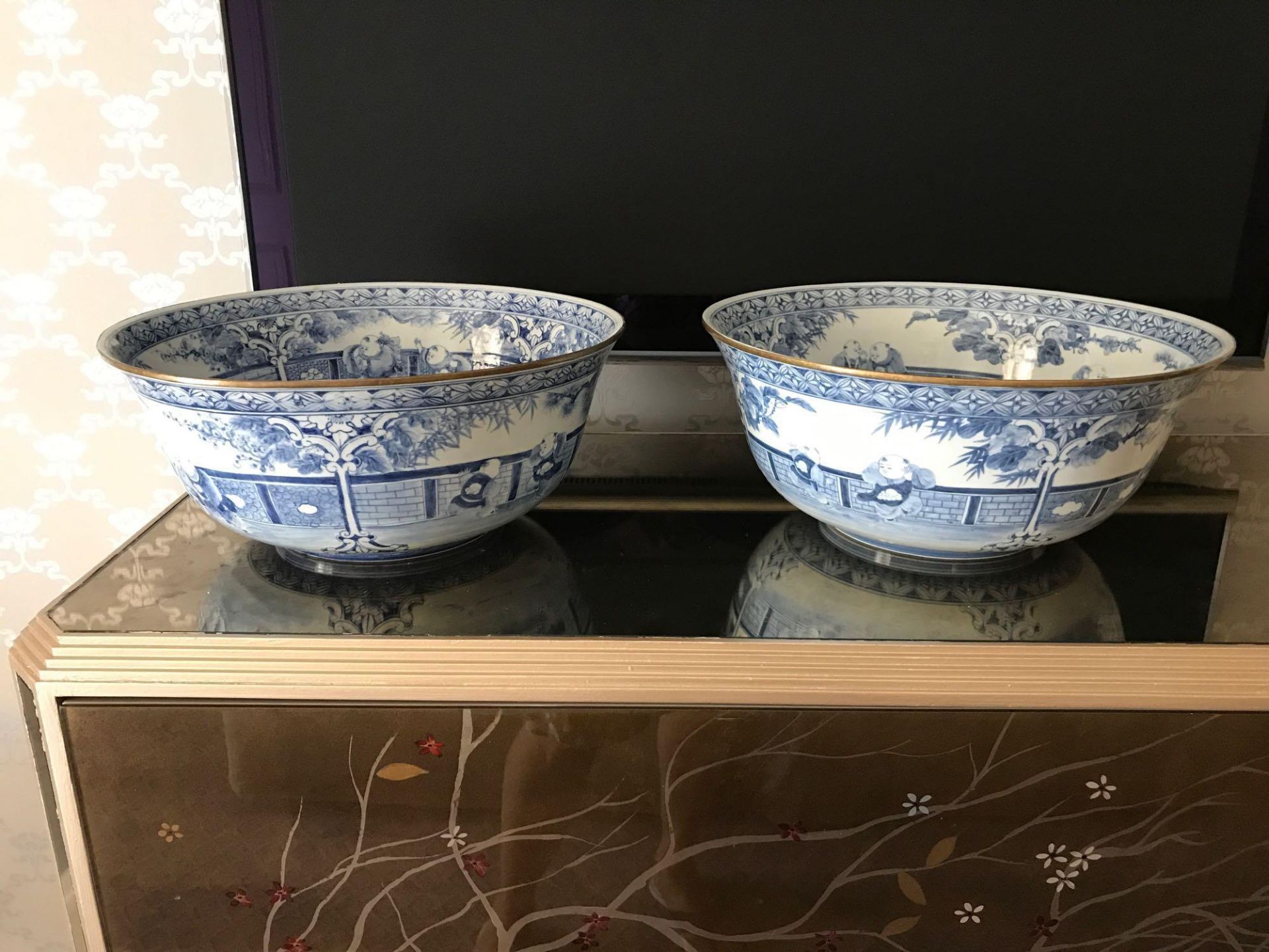 A Pair Of Blue Chinese Pattern Bowls 37cm  Manufactured By Maitland-Smith (Room 410) - Bild 2 aus 6