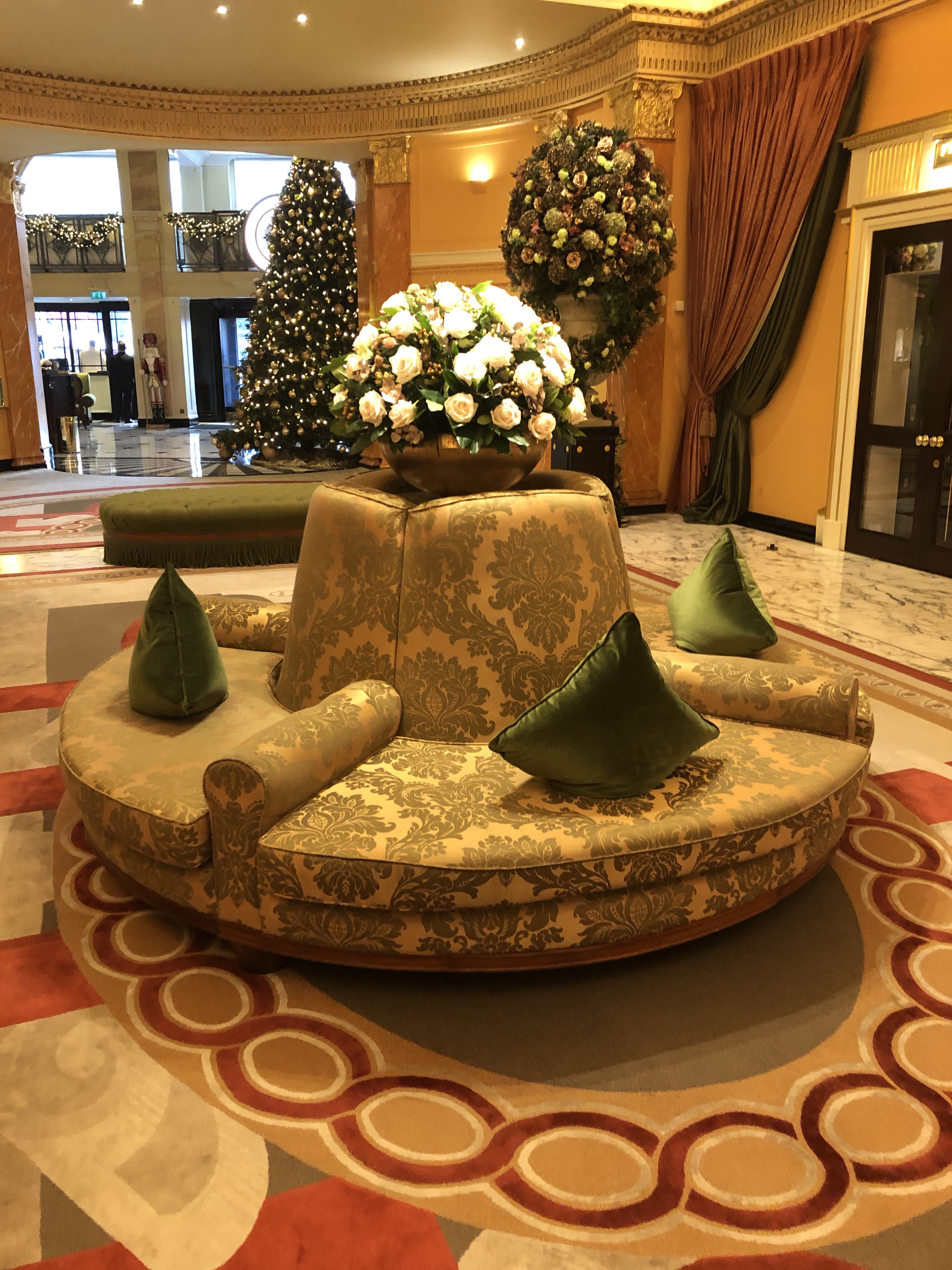 Round Lobby Banquette Sofa on mahogany frame upholstered Pierre Frey tournelle in gold and green - Image 6 of 6