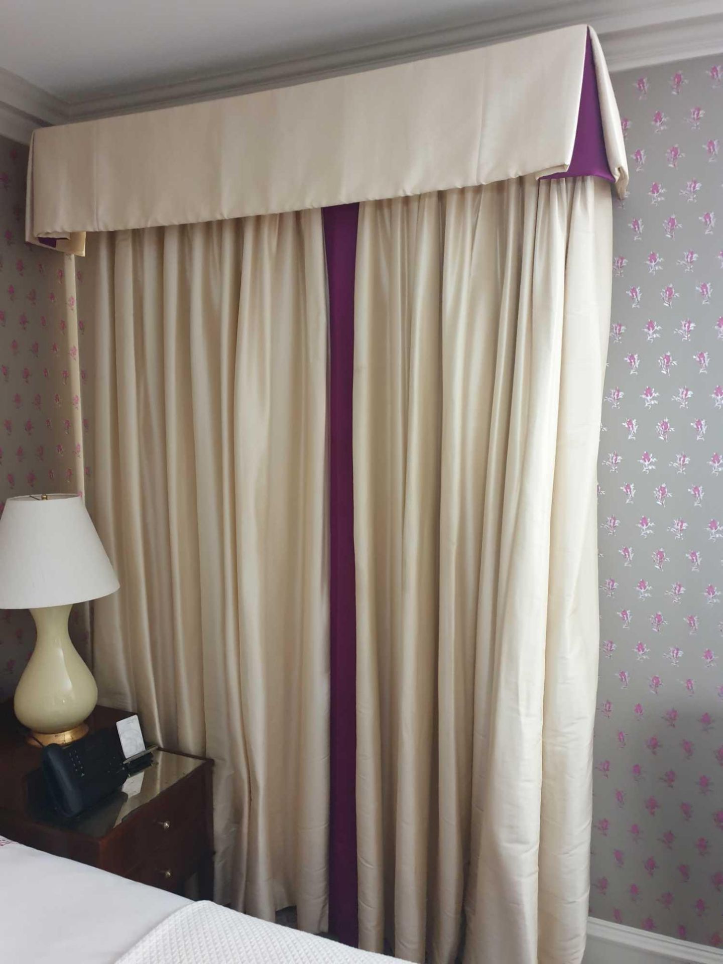 A Pair Of Cream Silk Drapes With Pelmet With Purple Trim Detail On Curtains And Purple Detail In - Bild 2 aus 2