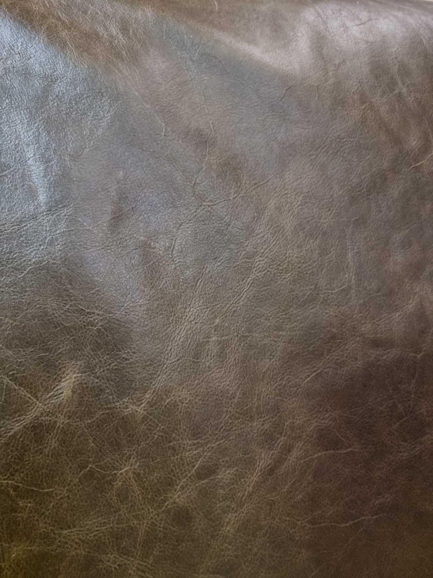 Yarwood Mustang Moss Leather Hide approximately 4.62mÂ² 2.2 x 2.1cm - Image 2 of 3
