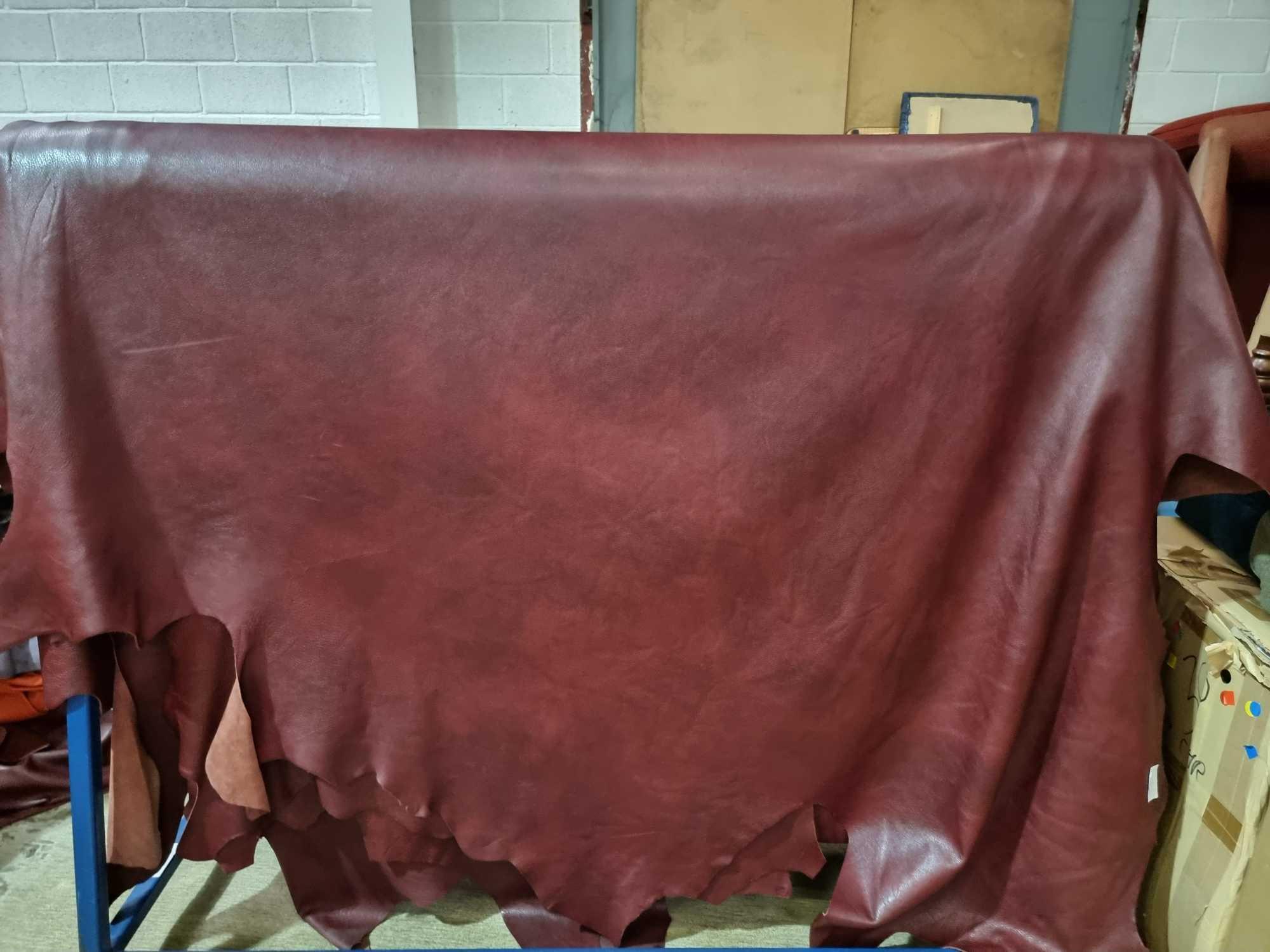 Palazzo Grenadine Leather Hide approximately 5.5mÂ² 2.5 x 2.2cm