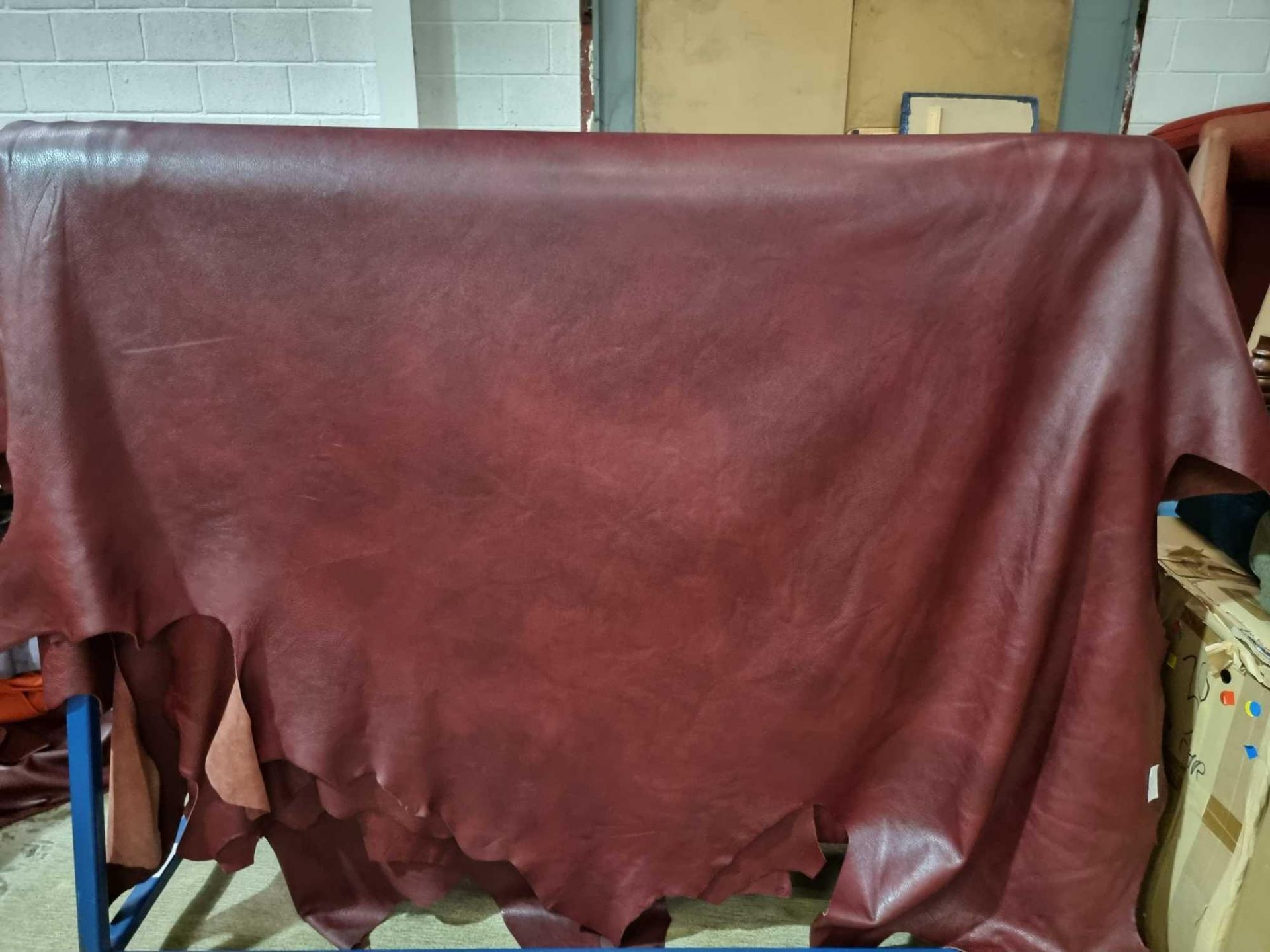 Palazzo Grenadine Leather Hide approximately 5.5mÂ² 2.5 x 2.2cm