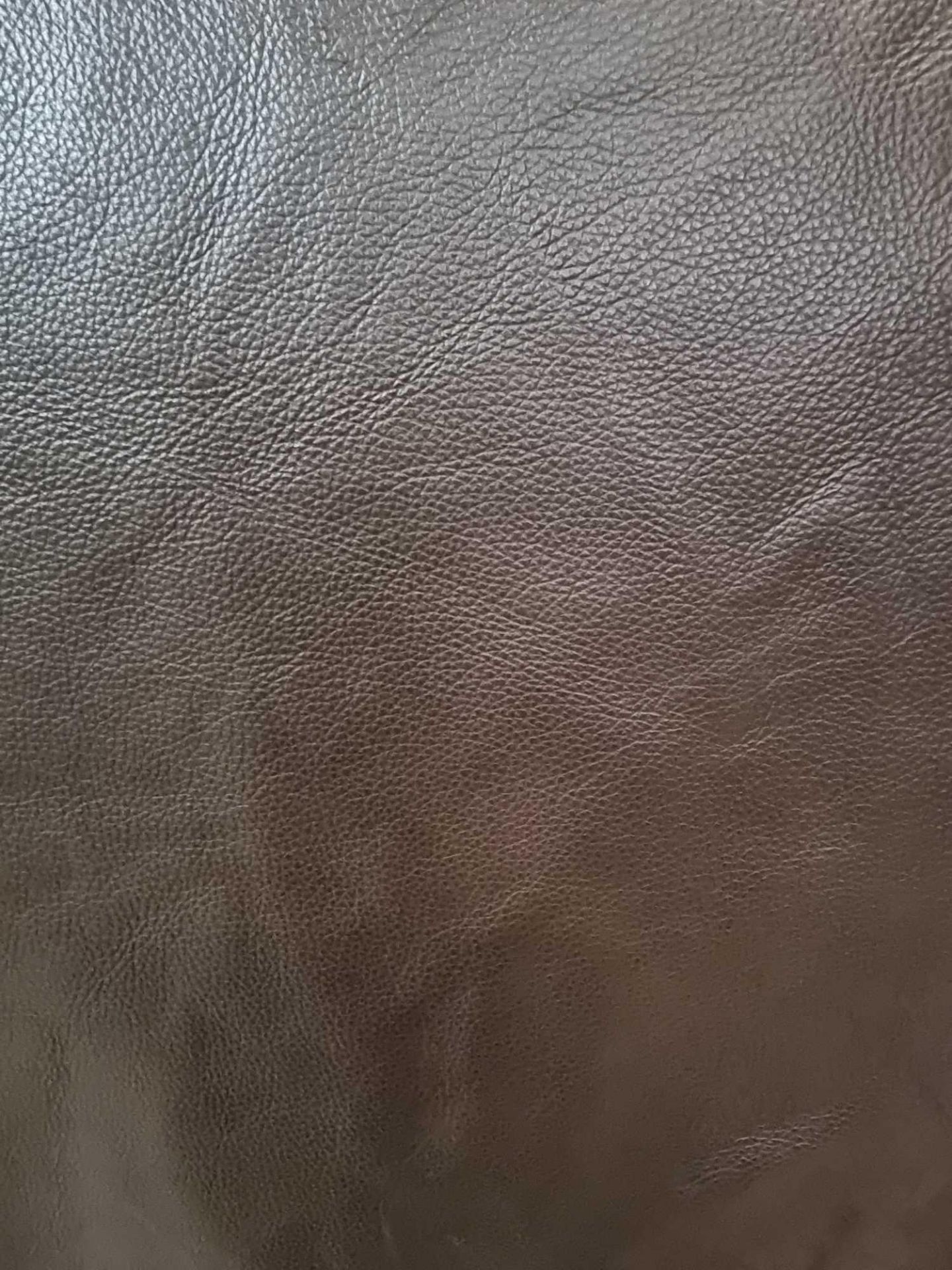 Mastrotto Dakota Chocolate Leather Hide approximately 5.46mÂ² 2.6 x 2.1cm - Image 2 of 2