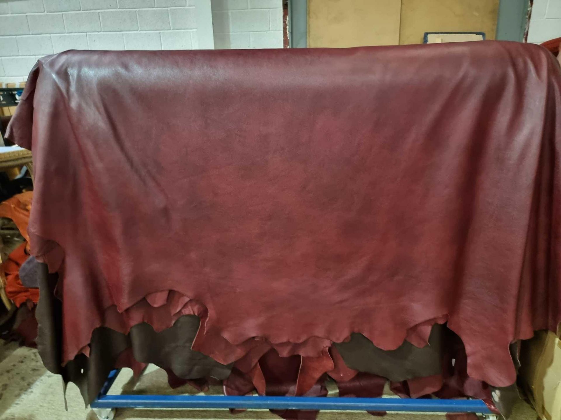 Palazzo Grenadine Leather Hide approximately 5.98mÂ² 2.6 x 2.3cm