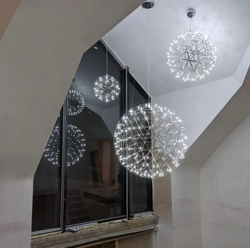 Starburst Hanging Pendant 50cm diameter x 42 lights with its chrome bodied spherical globe and - Image 3 of 3