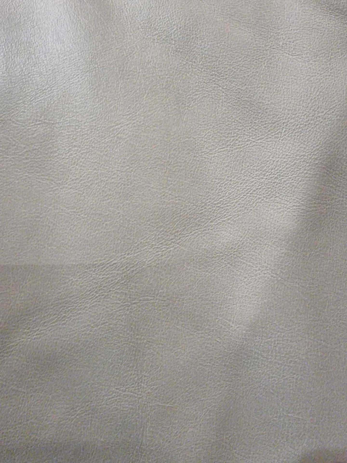 Yarwood Mustang White Leather Hide approximately 4.83mÂ² 2.3 x 2.1cm - Bild 2 aus 2