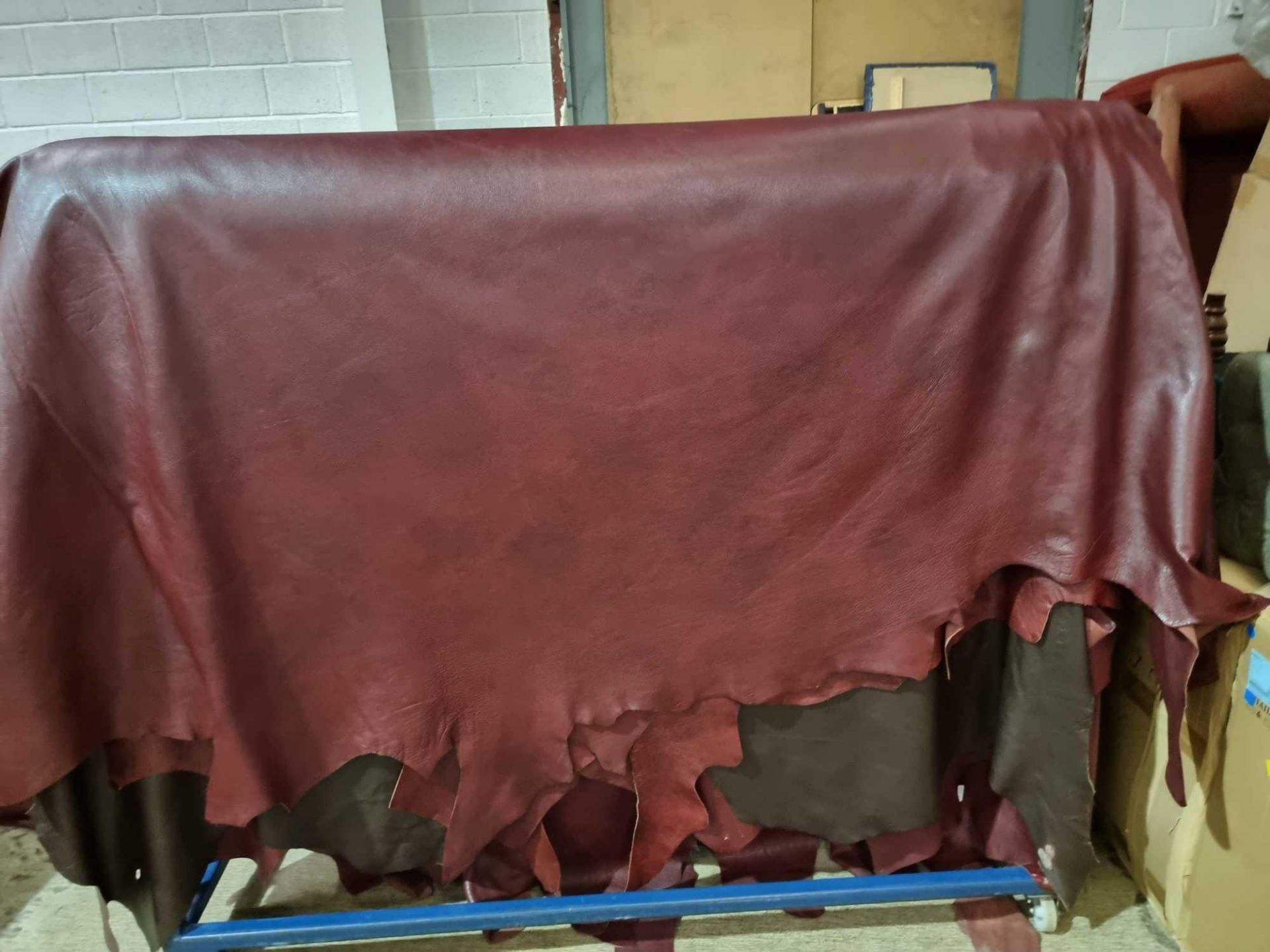 Palazzo Grenadine Leather Hide approximately 5.28mÂ² 2.4 x 2.2cm