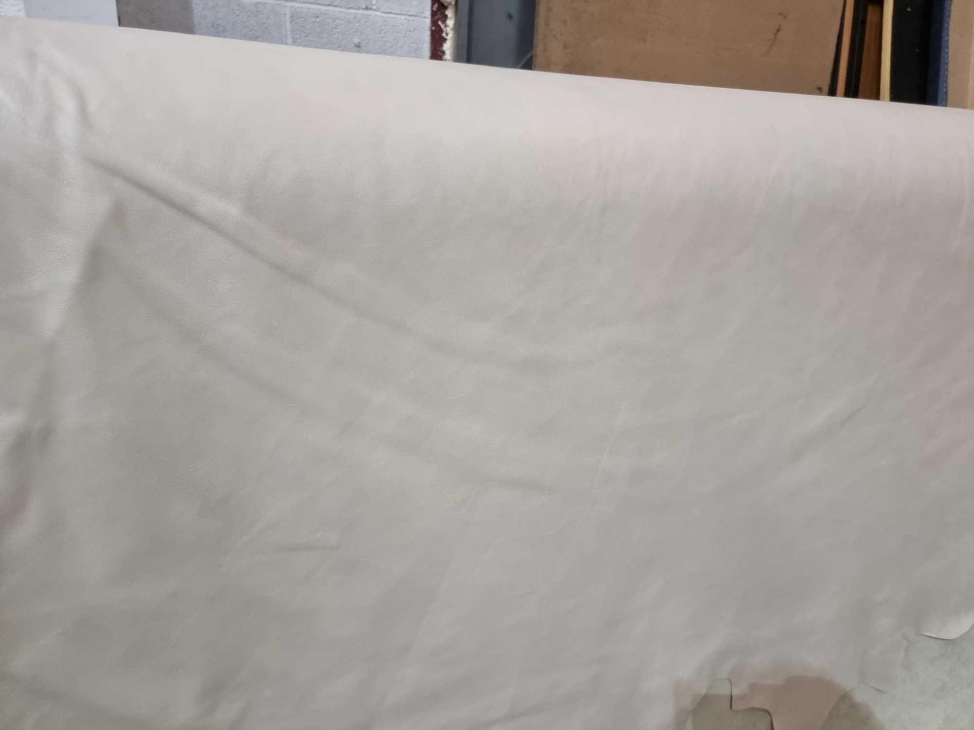 Yarwood Mustang White Leather Hide approximately 4.83mÂ² 2.3 x 2.1cm