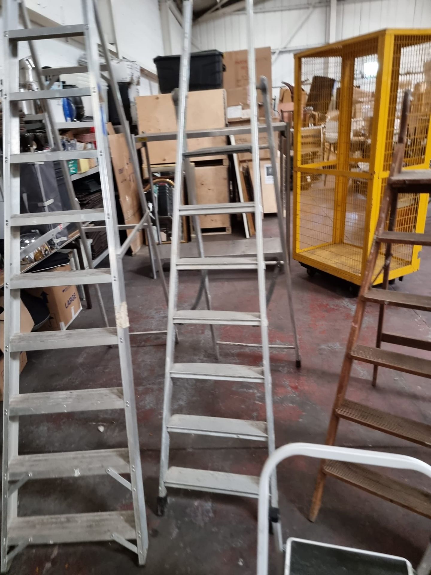 6 x various tradesman step ladders comprises 4 x various auminium tread ladders 1 x small step up - Image 5 of 8