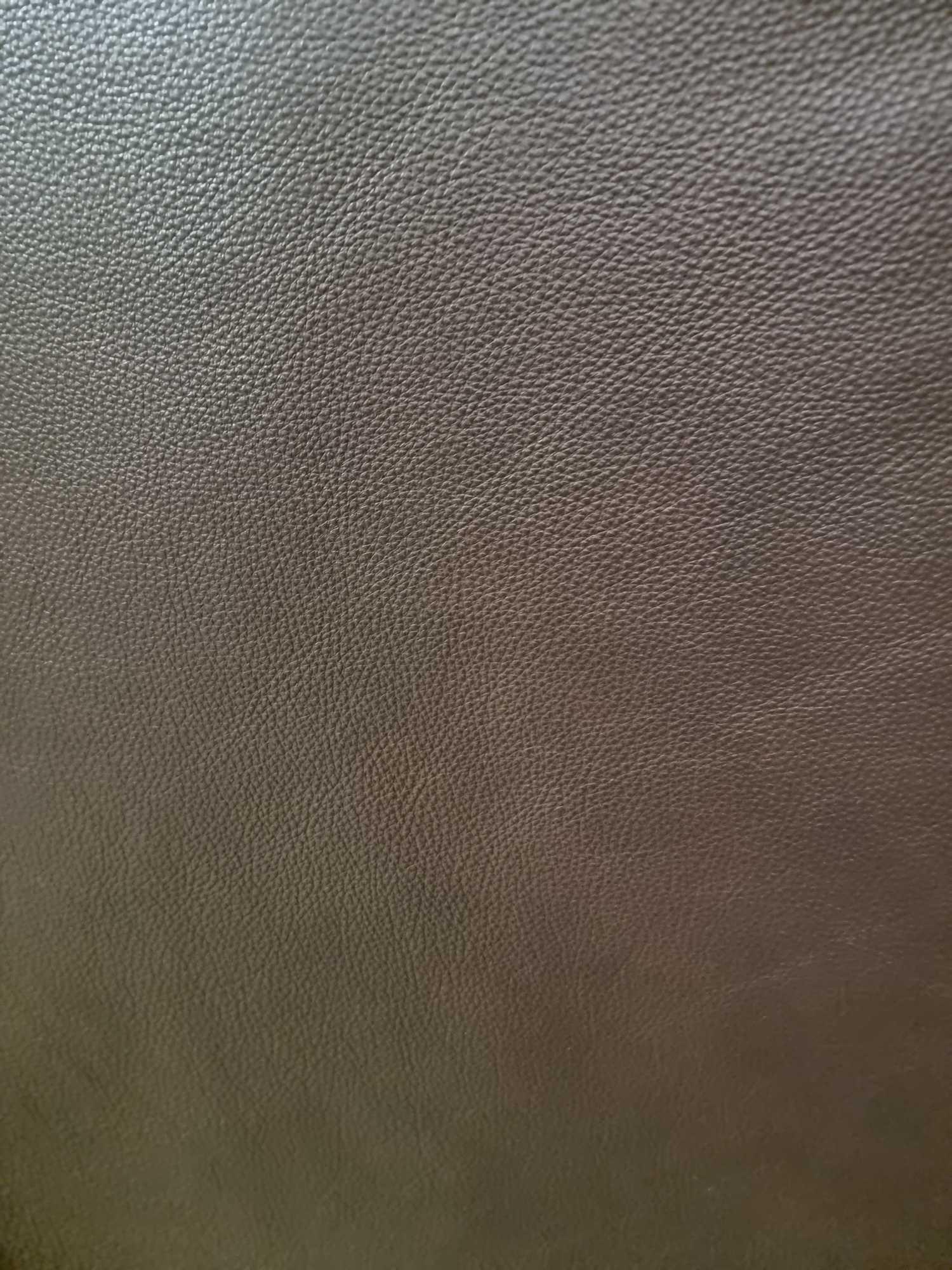 Mastrotto Hudson Chocolate Leather Hide approximately 2mÂ² 2.5 x 0.8cm - Image 2 of 2