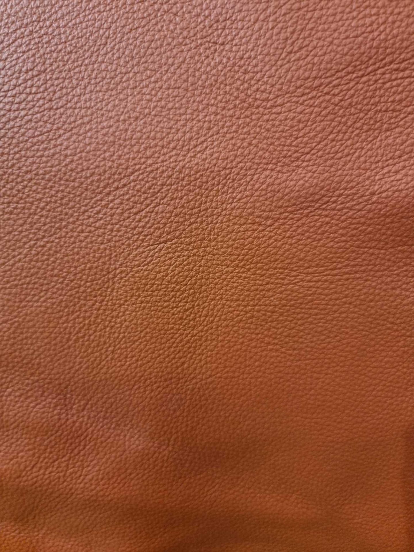 Contempo Red Orange Leather Hide approximately 4.4mÂ² 2.2 x 2cm - Bild 2 aus 3