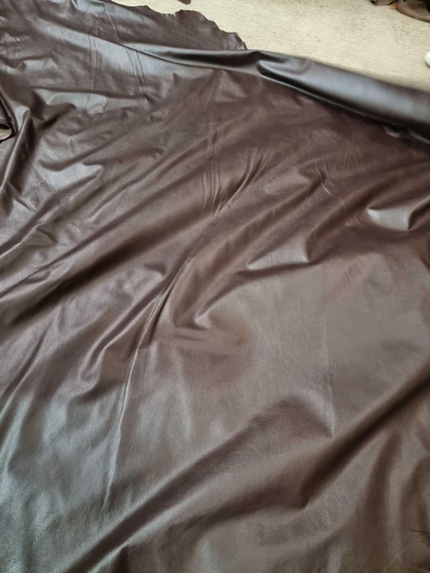 Chocolate Leather Hide approximately 4.2mÂ² 2.1 x 2cm - Bild 2 aus 2