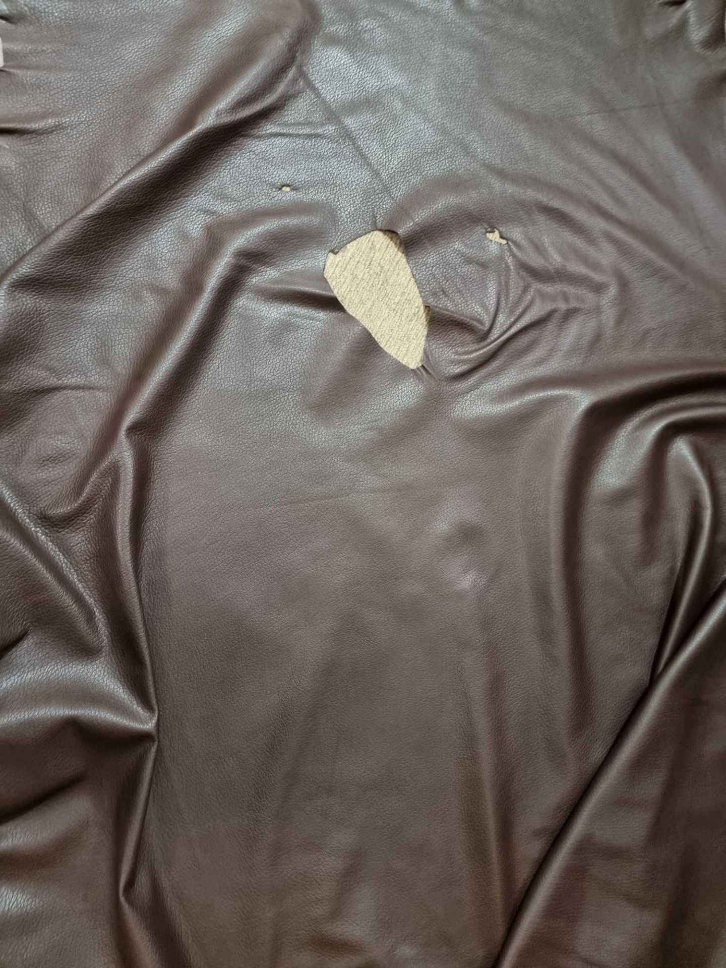 Mastrotto Hudson Chocolate Leather Hide approximately 5.52mÂ² 2.4 x 2.3cm - Image 3 of 3