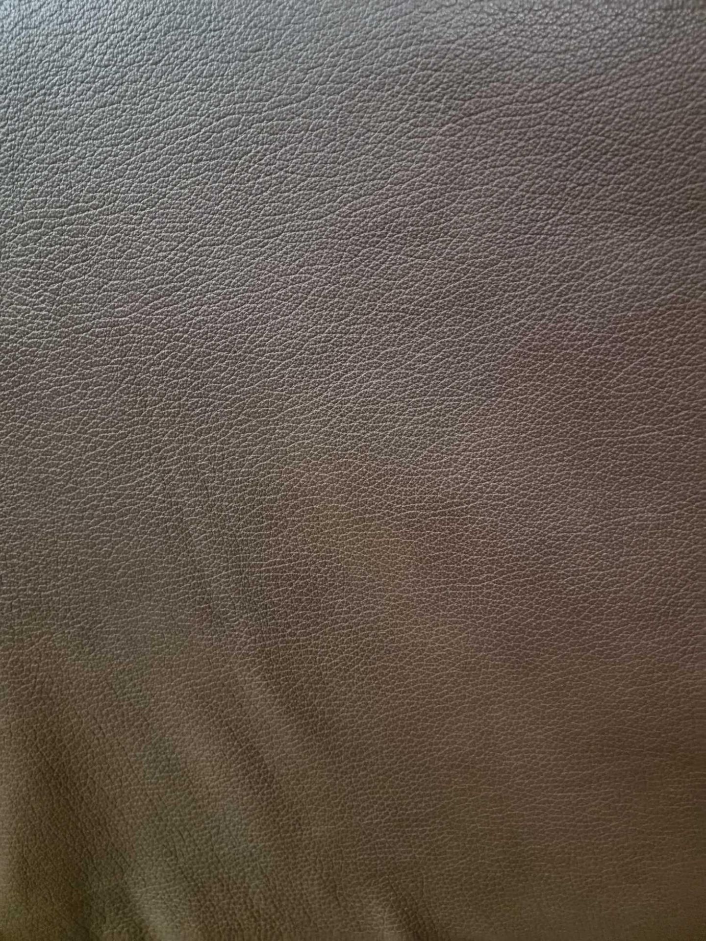 Mastrotto Hudson Chocolate Leather Hide approximately 5.52mÂ² 2.4 x 2.3cm - Bild 2 aus 3