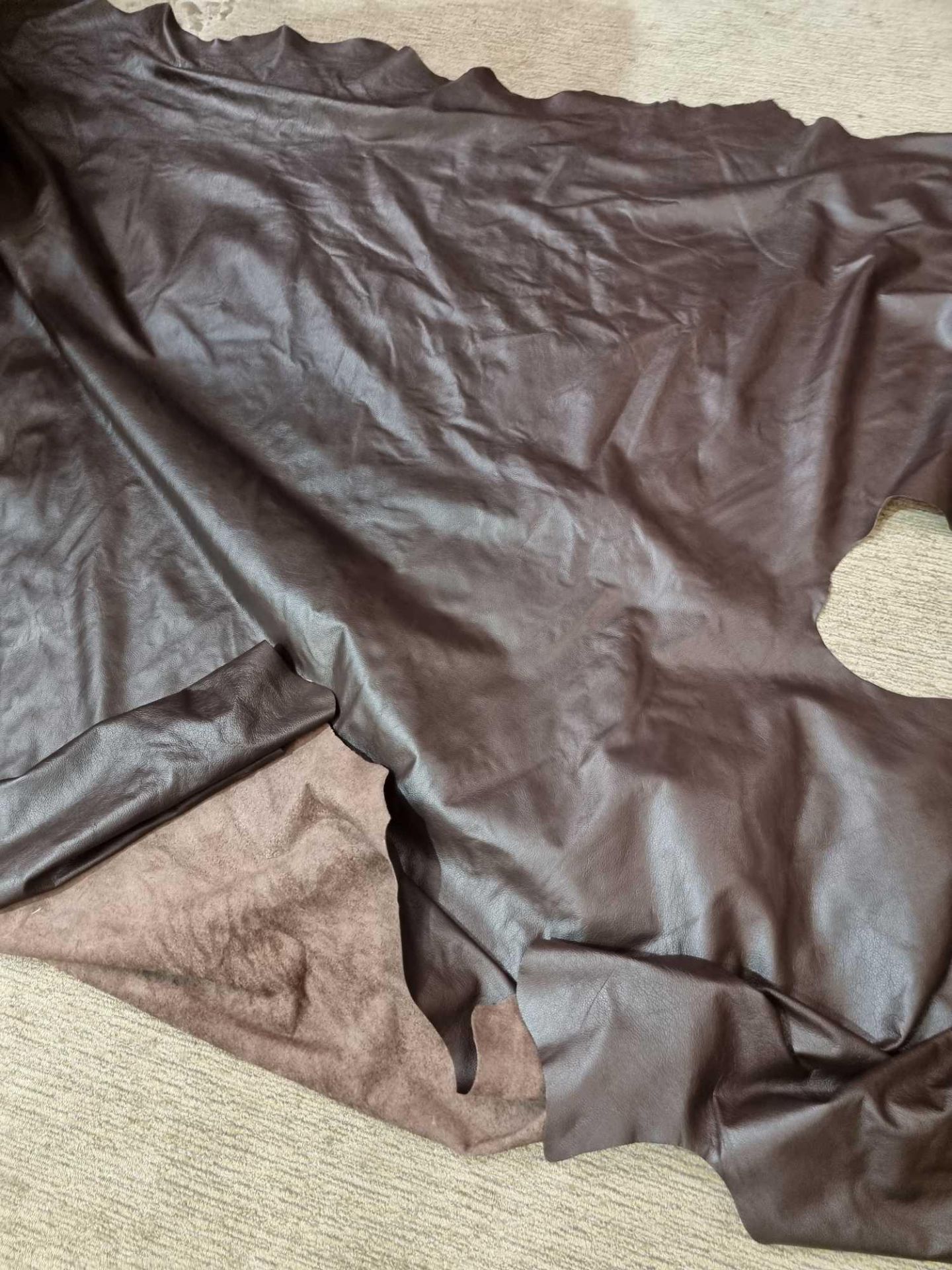 Mastrotto Hudson Chocolate Leather Hide approximately 4.56mÂ² 2.4 x 1.9cm - Image 2 of 2