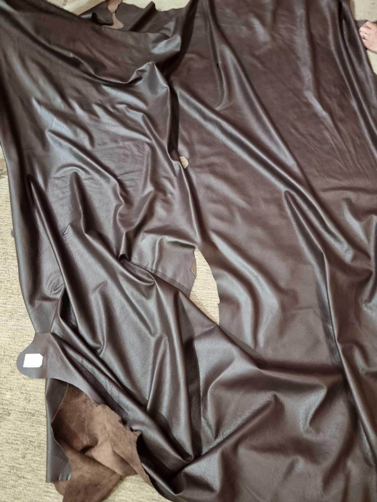 Mastrotto Hudson Chocolate Leather Hide approximately 4.75mÂ² 2.5 x 1.9cm - Image 2 of 2
