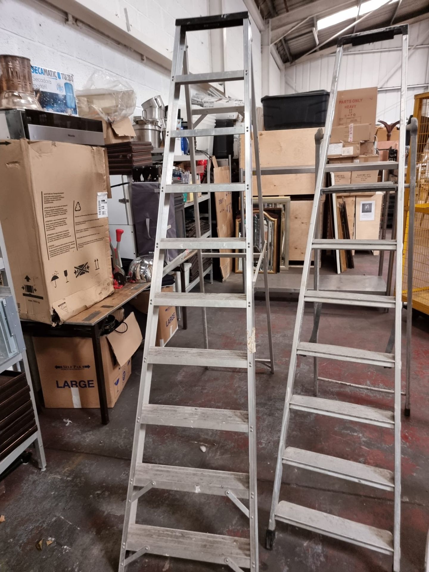 6 x various tradesman step ladders comprises 4 x various auminium tread ladders 1 x small step up - Image 6 of 8