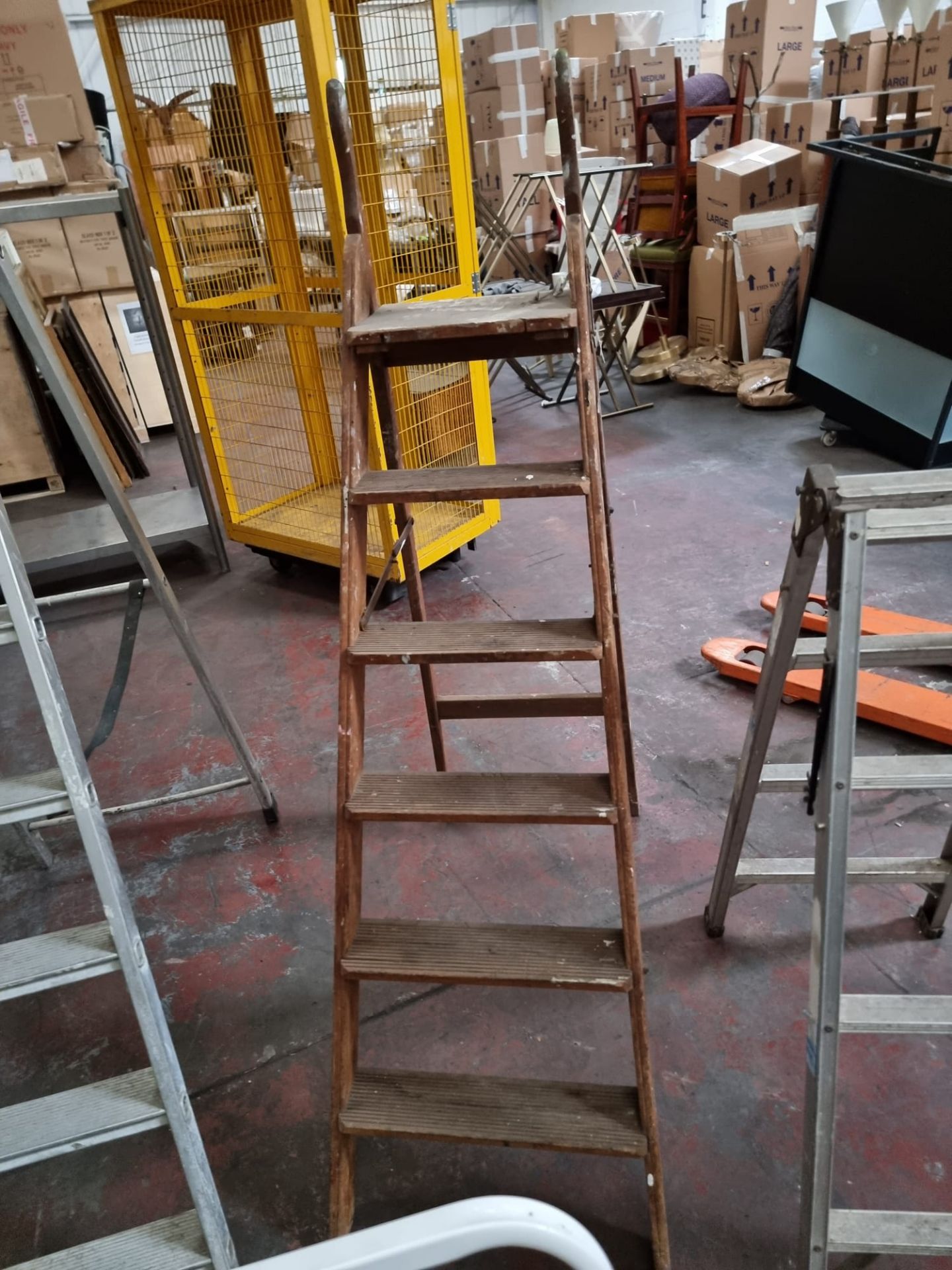 6 x various tradesman step ladders comprises 4 x various auminium tread ladders 1 x small step up - Image 4 of 8