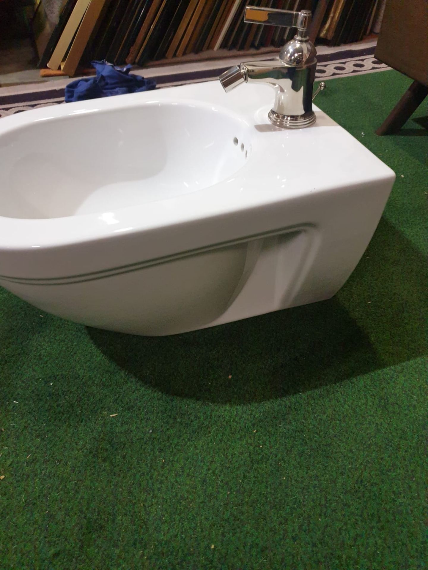 Catalano WC Bidet White With Tap (PLT 1) - Image 2 of 2