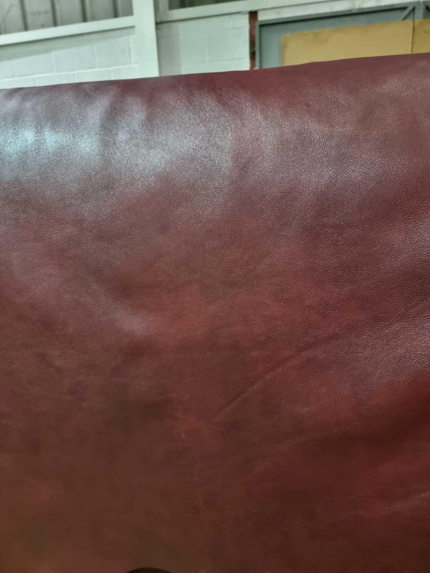 Palazzo Grenadine Leather Hide approximately 3.42mÂ² 1.9 x 1.8cm - Image 2 of 2