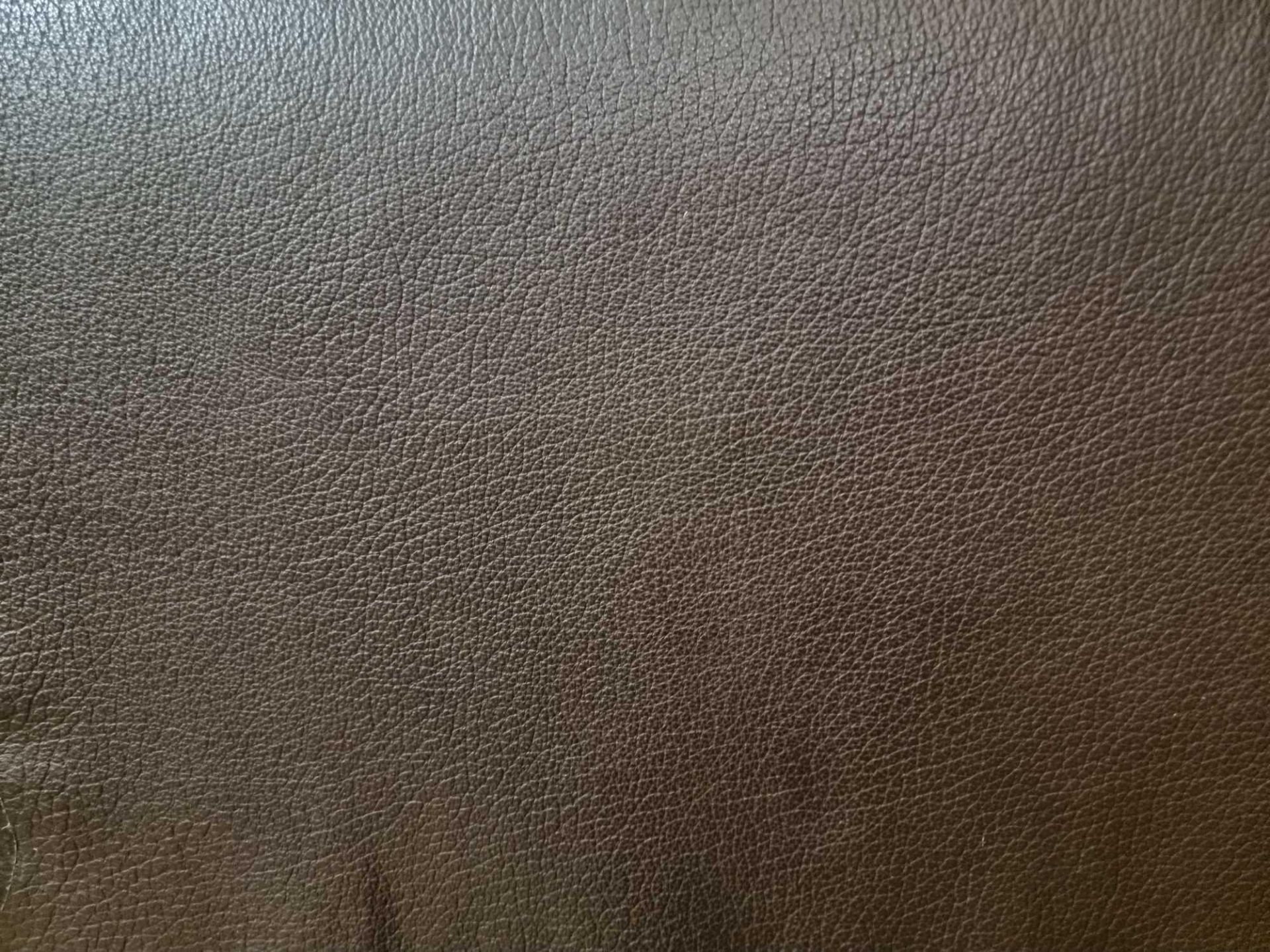 Mastrotto Hudson Chocolate Leather Hide approximately 4.2mÂ² 2.1 x 2cm - Image 2 of 3