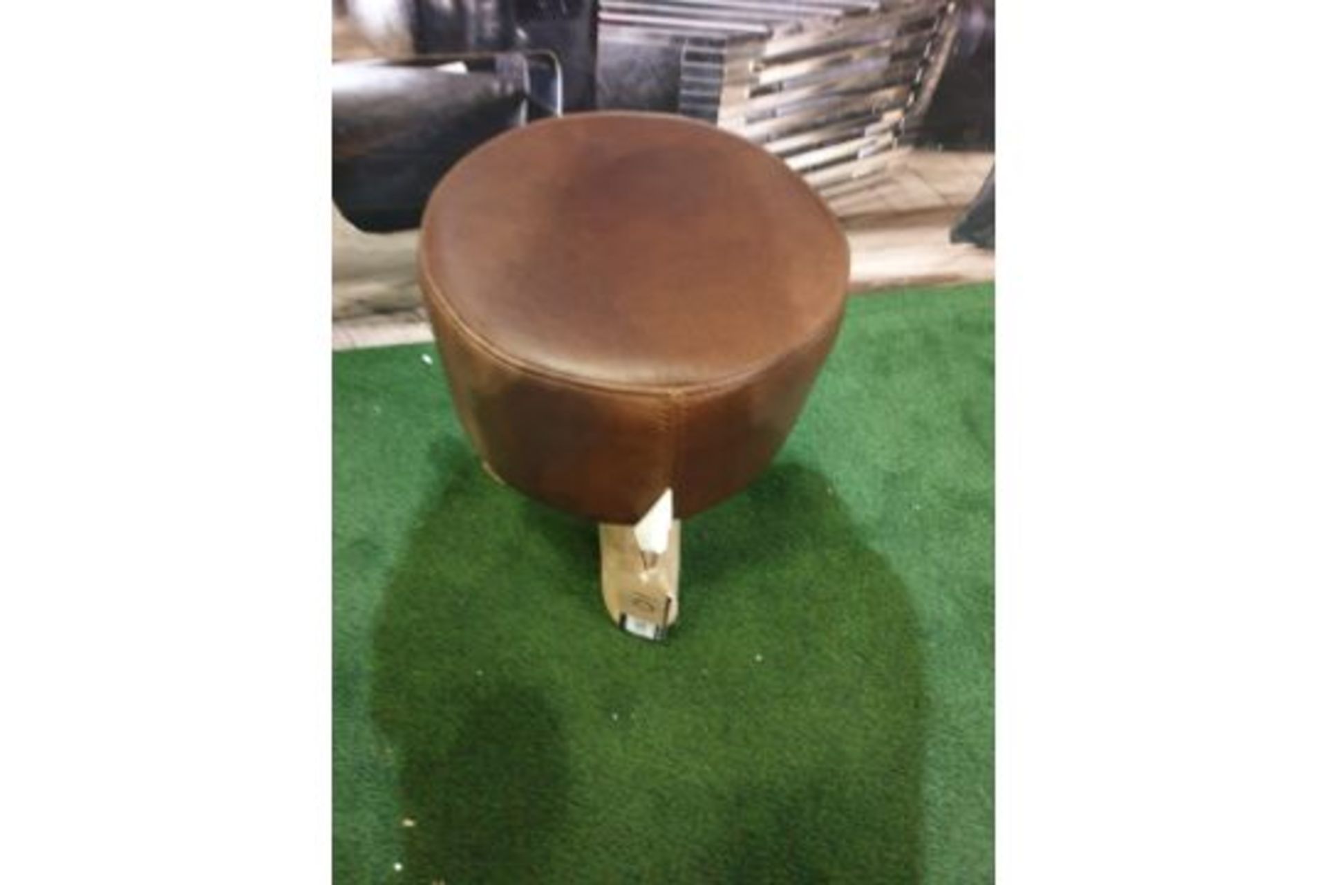 Bleu Nature F016 Mousse Driftwood And Leather Stool Finished In Matador Nuez Hide Leather 380 x - Bild 2 aus 2