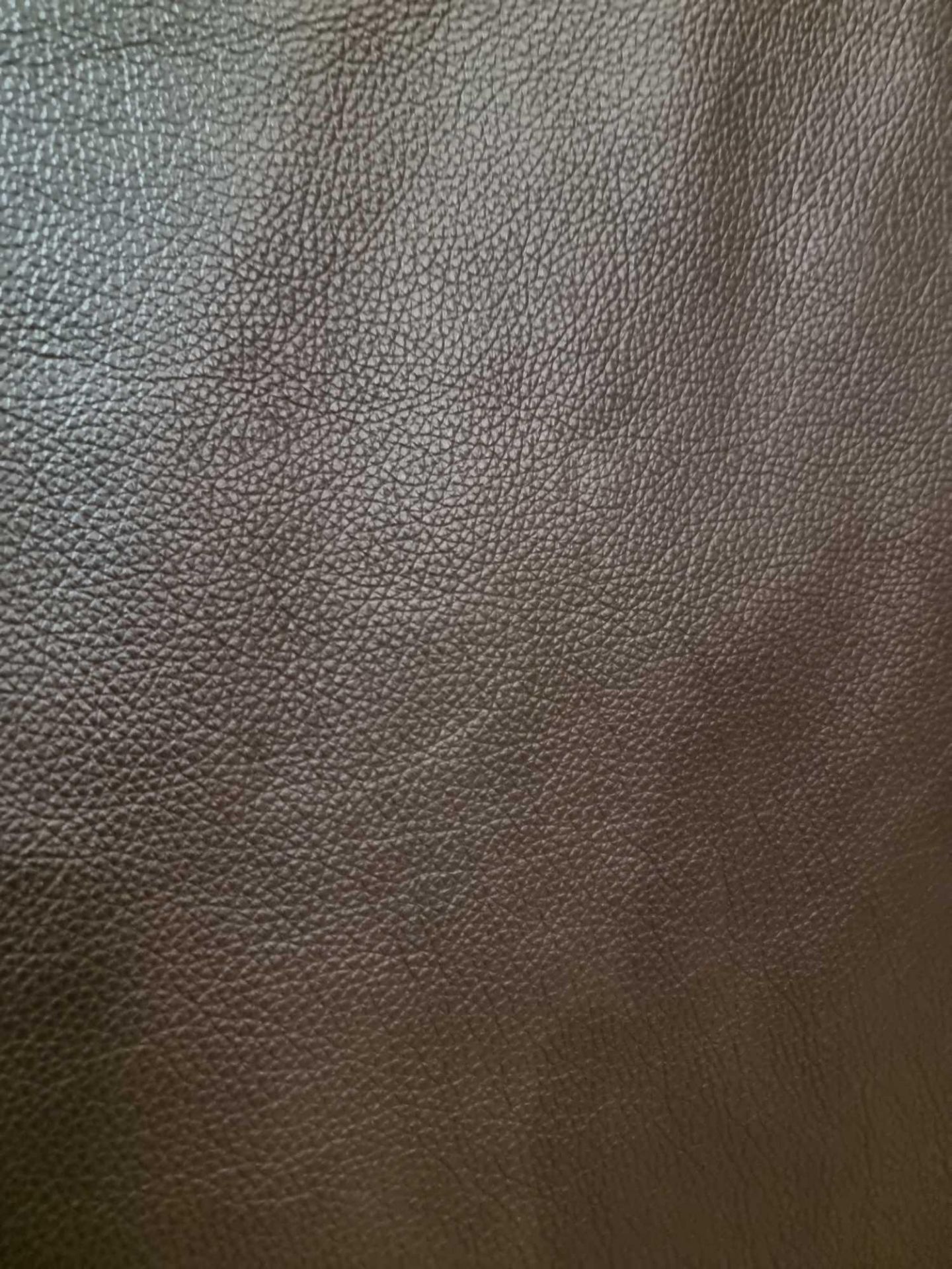 Chocolate Brown Leather Hide approximately 3.04mÂ² 1.9 x 1.6cm - Bild 2 aus 2