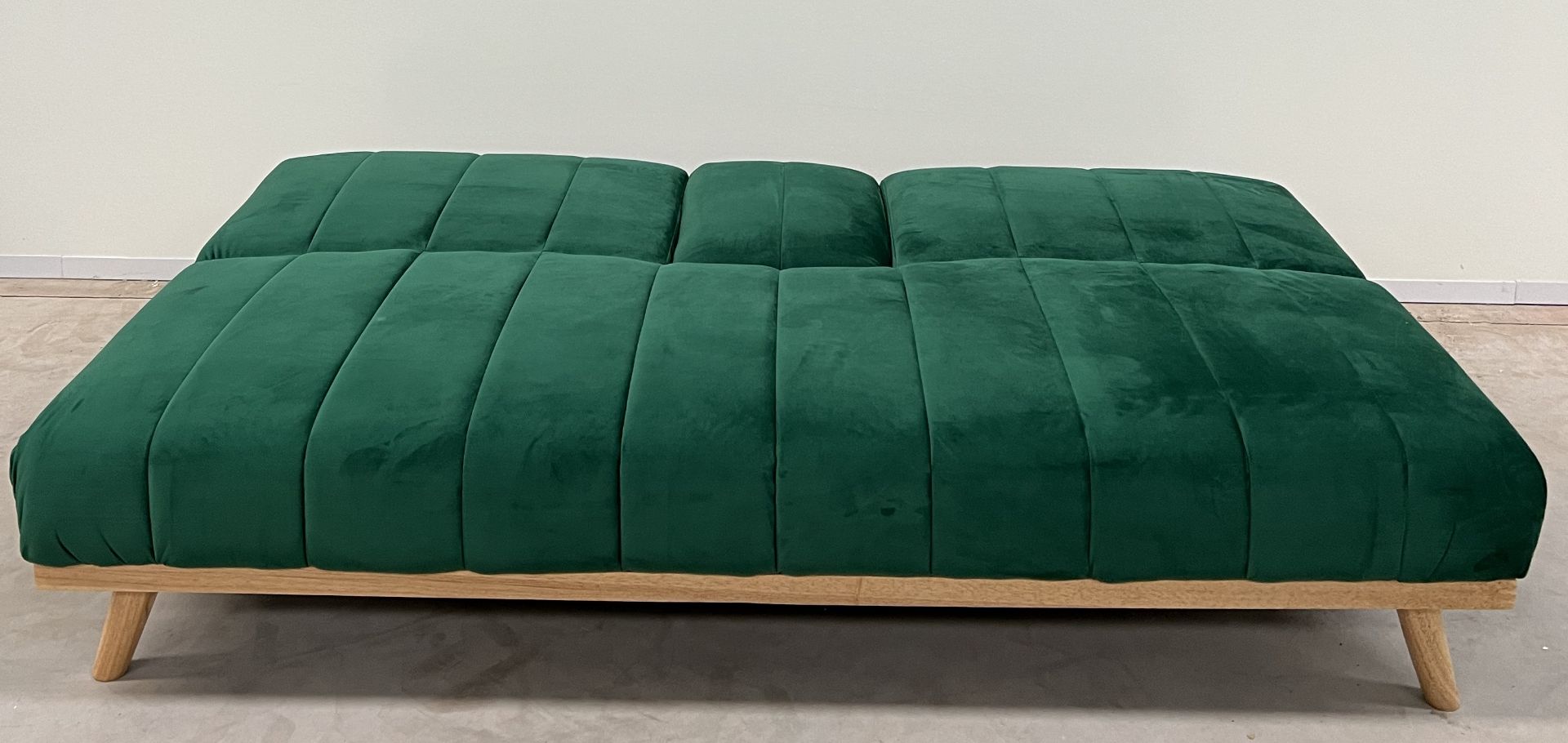 Etta Green Velvet 3 Seater Fold Down Sofa Bed Combines An Exciting Contemporary Shape With - Image 4 of 4