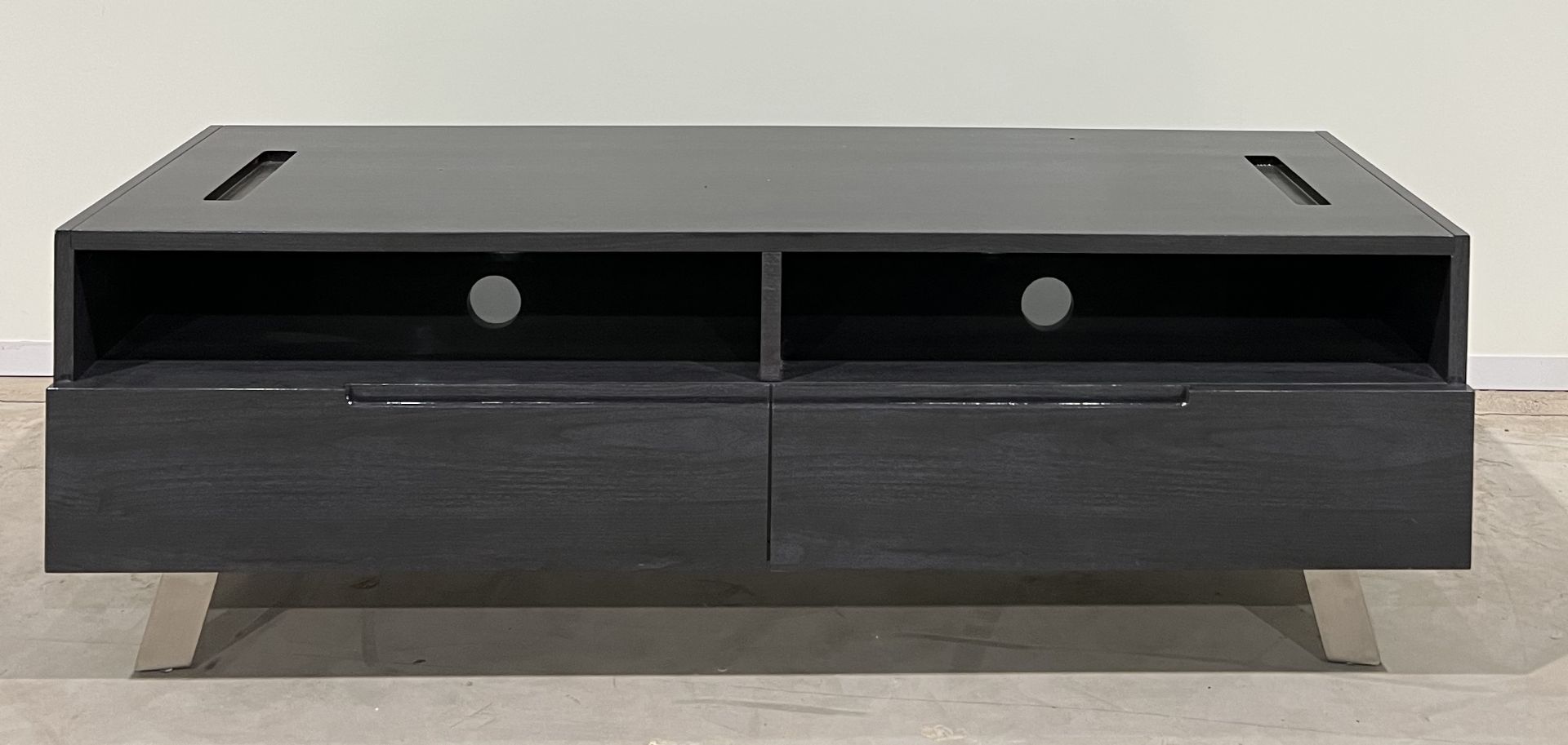 Contemporary Media Unit Lacquered Finish It Makes A Statement In The Home Without Being Overwhelming - Bild 2 aus 3