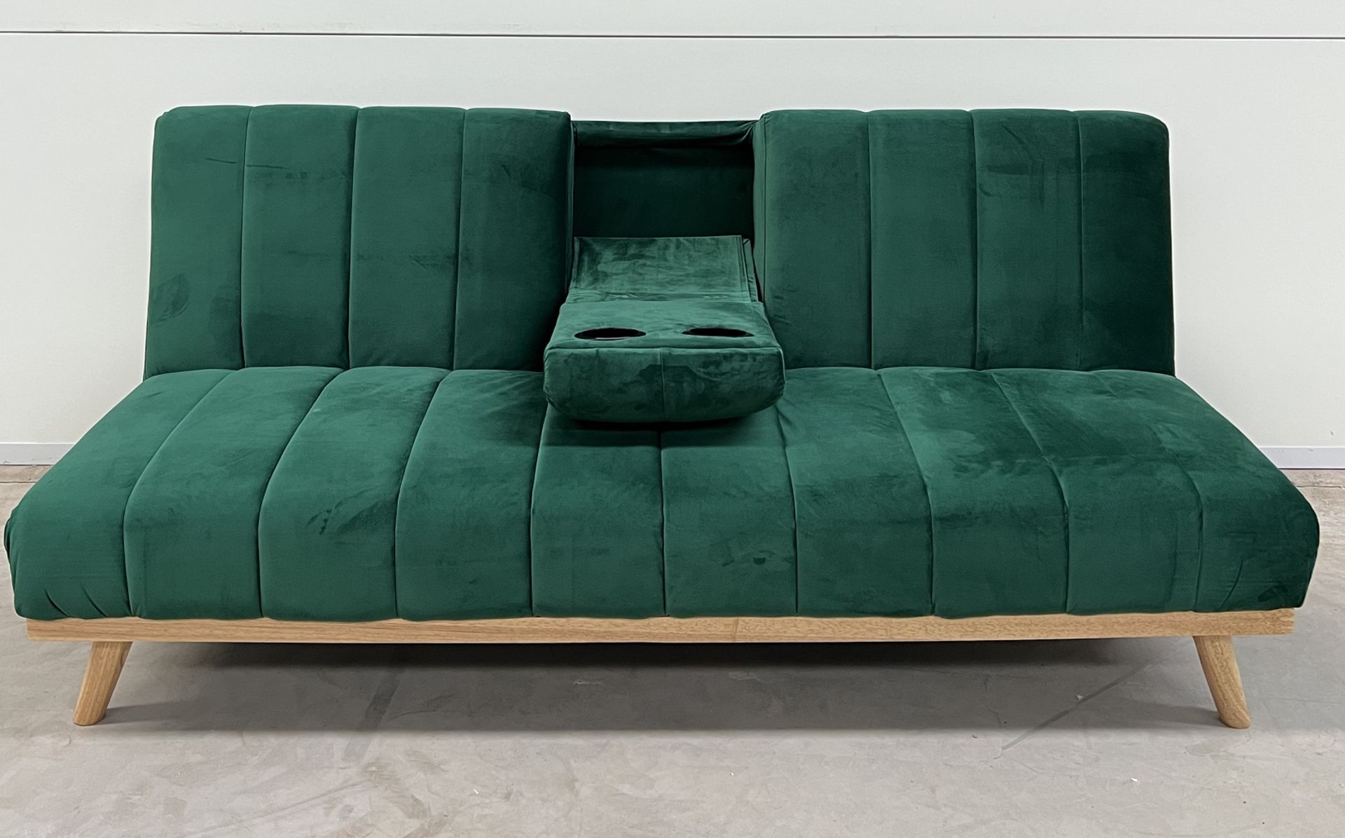 Etta Green Plush Velvet Sofa Bed Defined By It's Soft Curves And Low Rise Design As Well As Subtle - Bild 2 aus 3