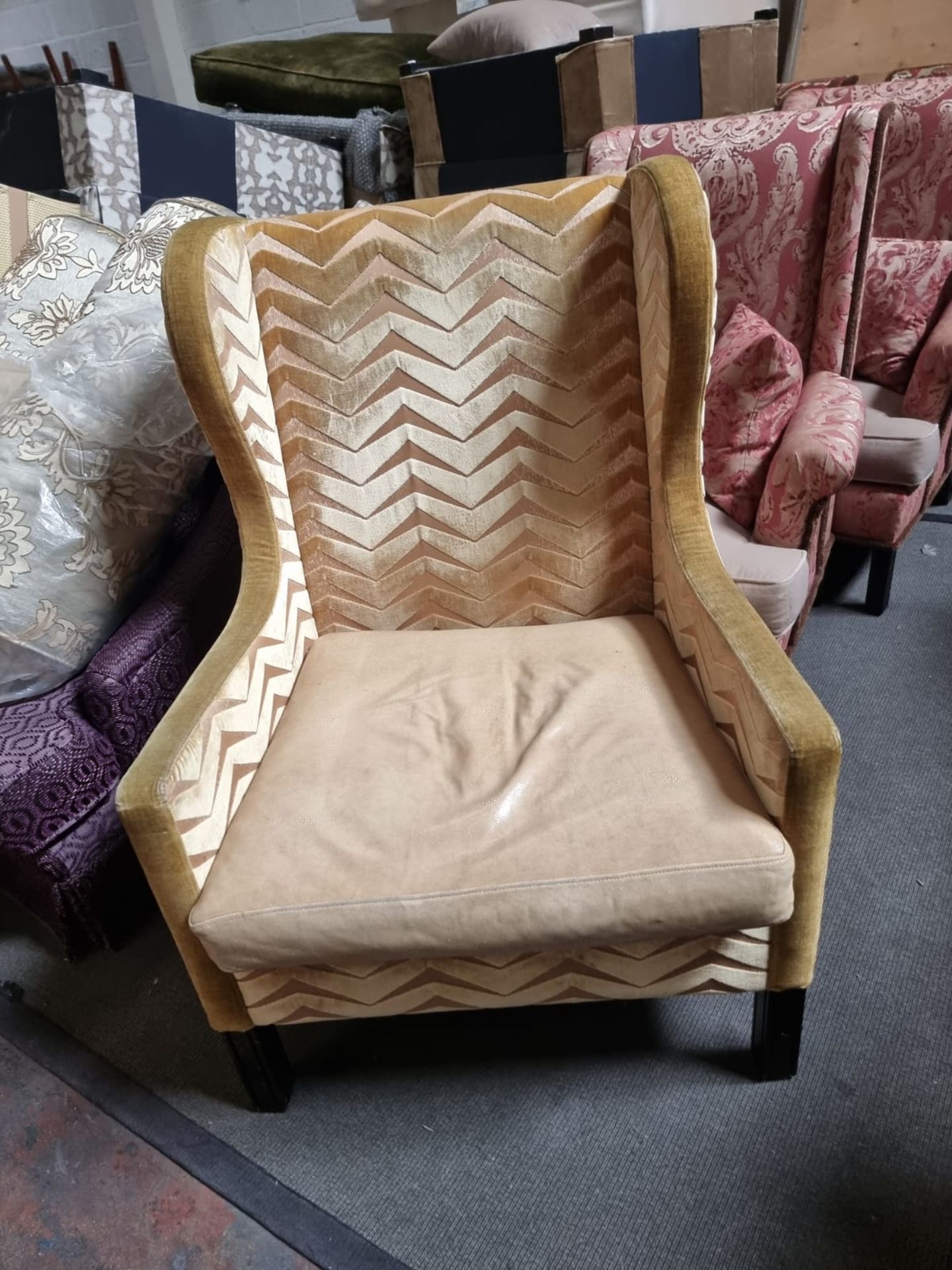 A Wingback Chair With Gold Chevron Fabric 78 x 62 x 106cm - Bild 2 aus 2