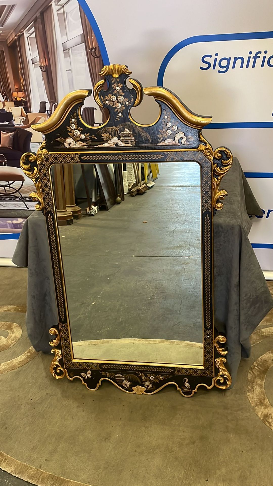 Chinoiserie black lacquer ornate carved mirror with gilt detail 72 x 125cm - Bild 2 aus 3