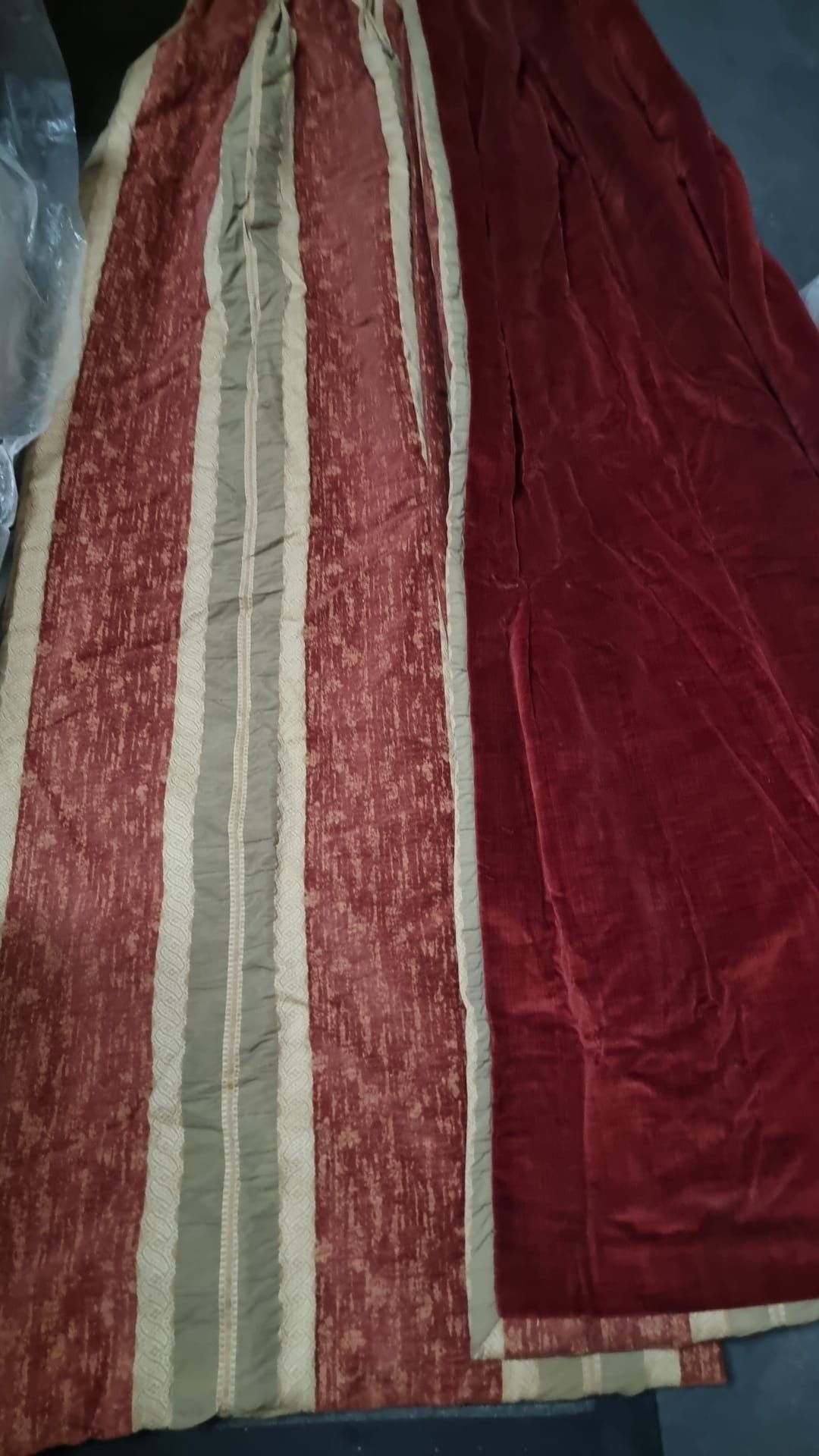 3 x very heavy cotton drapery panels fully lined and insulated in a red gold and green pattern lined - Image 2 of 3