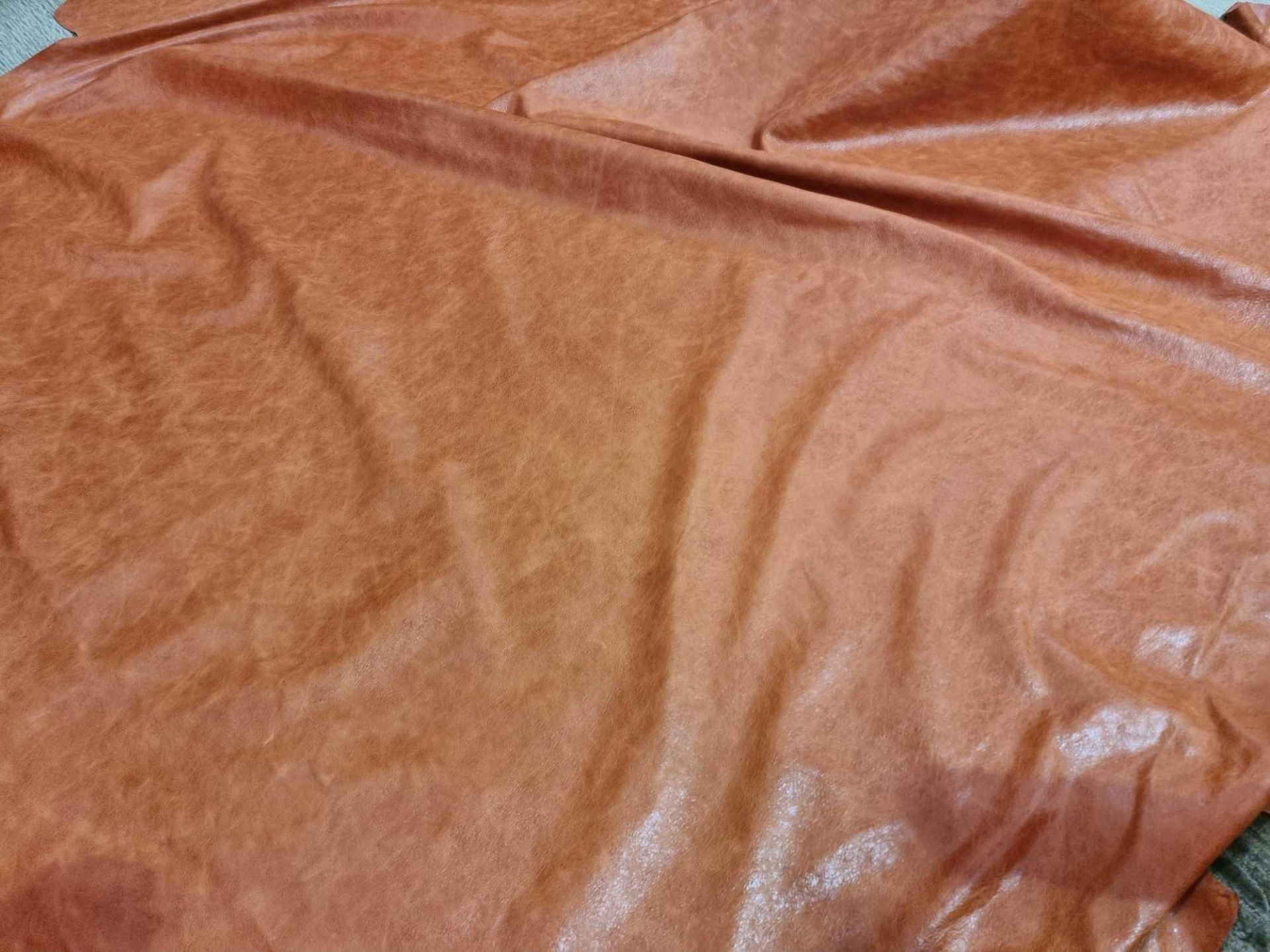Futura Rimini Arabesque Leather Hide approximately 3.6mÂ² 2 x 1.8cm ( Hide No,157) - Image 3 of 3