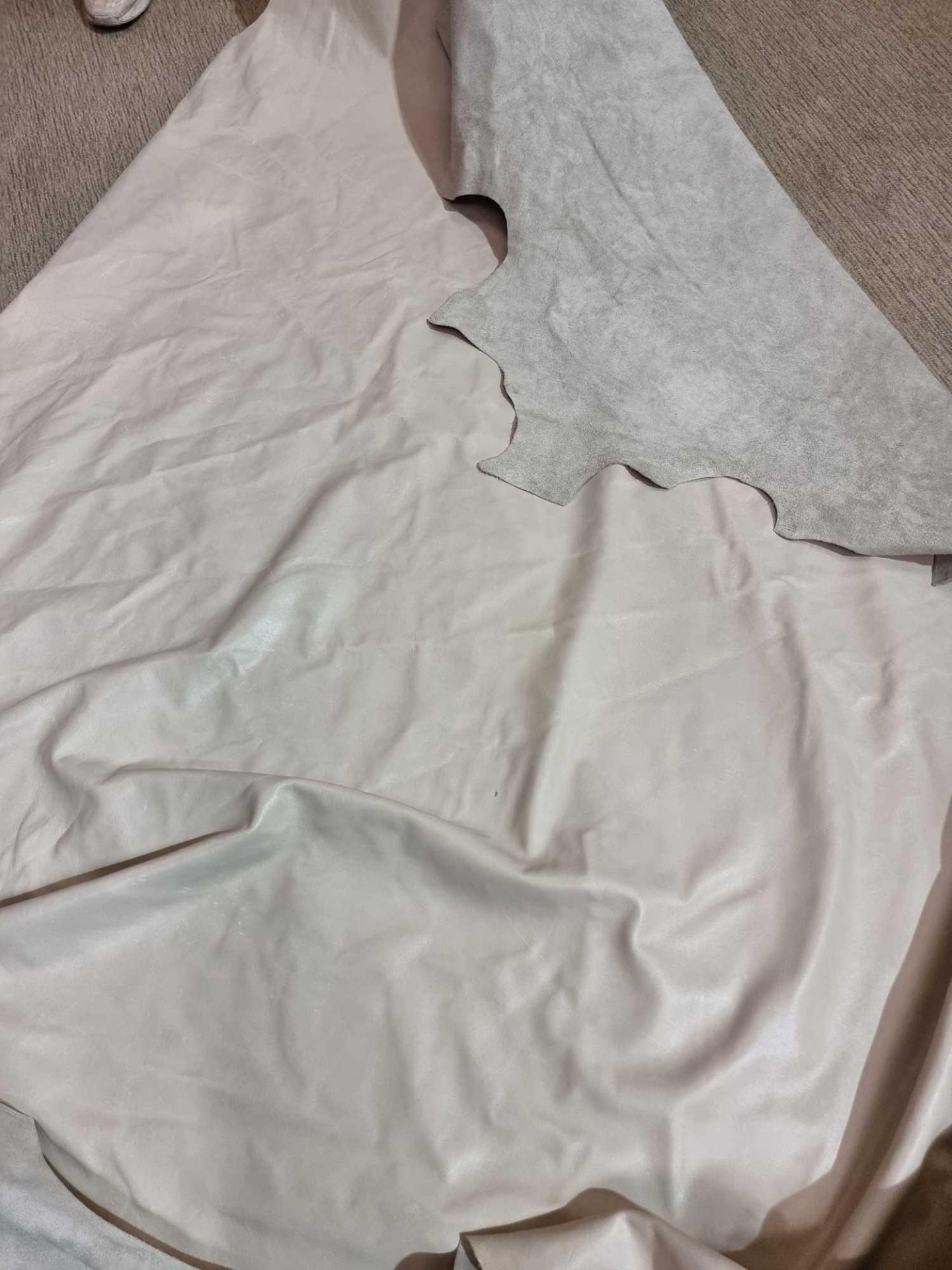 Yarwood Aviator Chalk Leather Hide approximately 3.78mÂ² 2.1 x 1.8cm ( Hide No,199) - Bild 2 aus 2