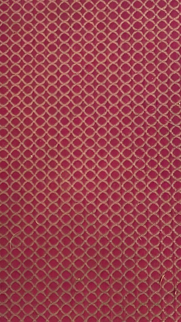 An upholstered side chair with carved back detail padded seat pad upholstered in patterned pink - Image 3 of 3