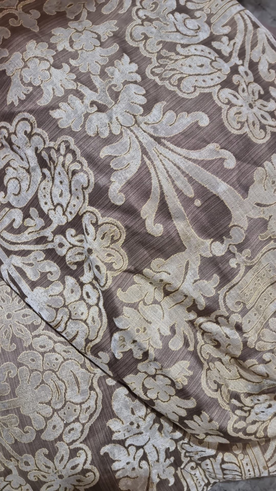 A Pair Of Soilk Drapes Fully Limed With Pleated Top Gold And Brown Floral Pattern Span 215 X - Image 2 of 2