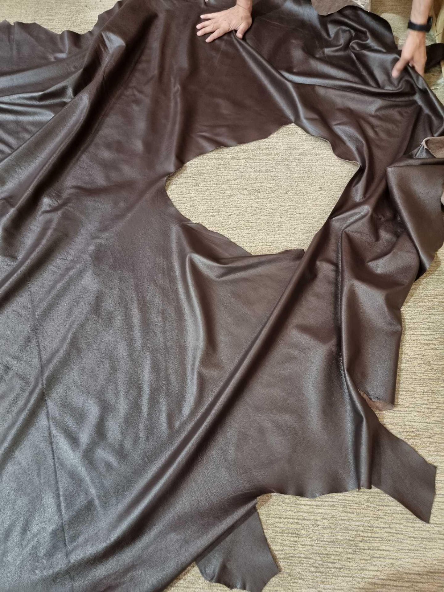 Dark Chocolate Calbe Leather Hide approximately 3.42mÂ² 1.9 x 1.8cm ( Hide No,65) - Bild 3 aus 3
