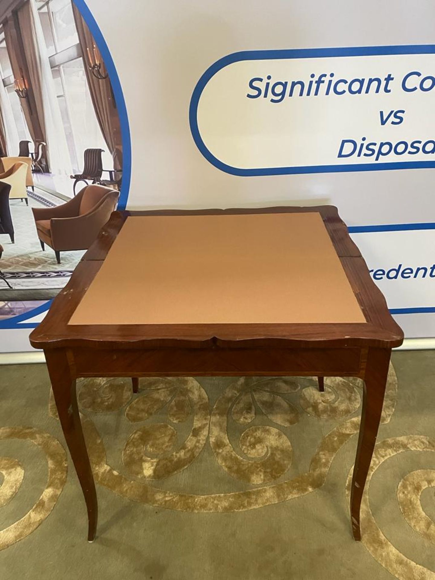 Mahogany card table the scalloped top mounted on tapering legs 85 x 43 x 76cm - Bild 6 aus 6