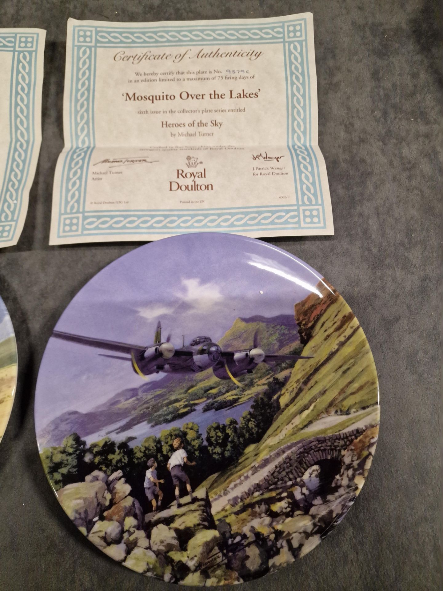 2x Royal Douton Limited Edition 'Heroes Of The Sky' 8" Plates Comprising Of Mosquito Over The - Bild 4 aus 11