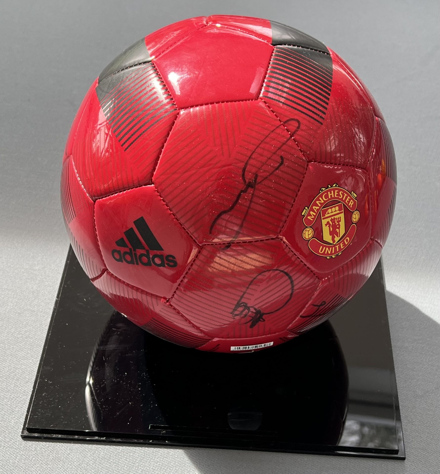 Authentic Manchester United 2018-2019 squad hand signed official football with authenticity hologram