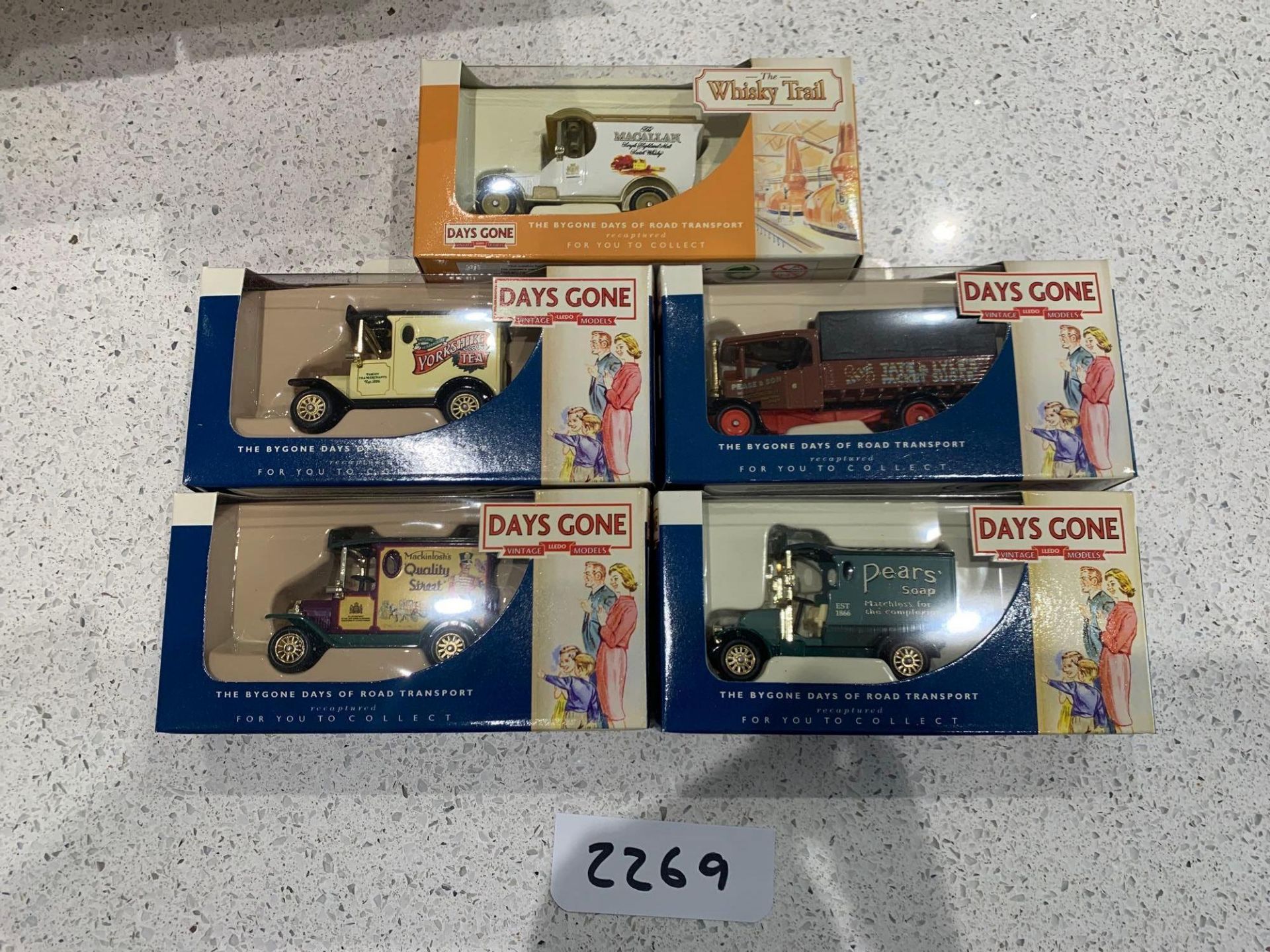 Lledo set of 5 vehicles Lledo set of 5 vehicles, Ford Model T Van Mackintosh DG006166 , Ford Model T