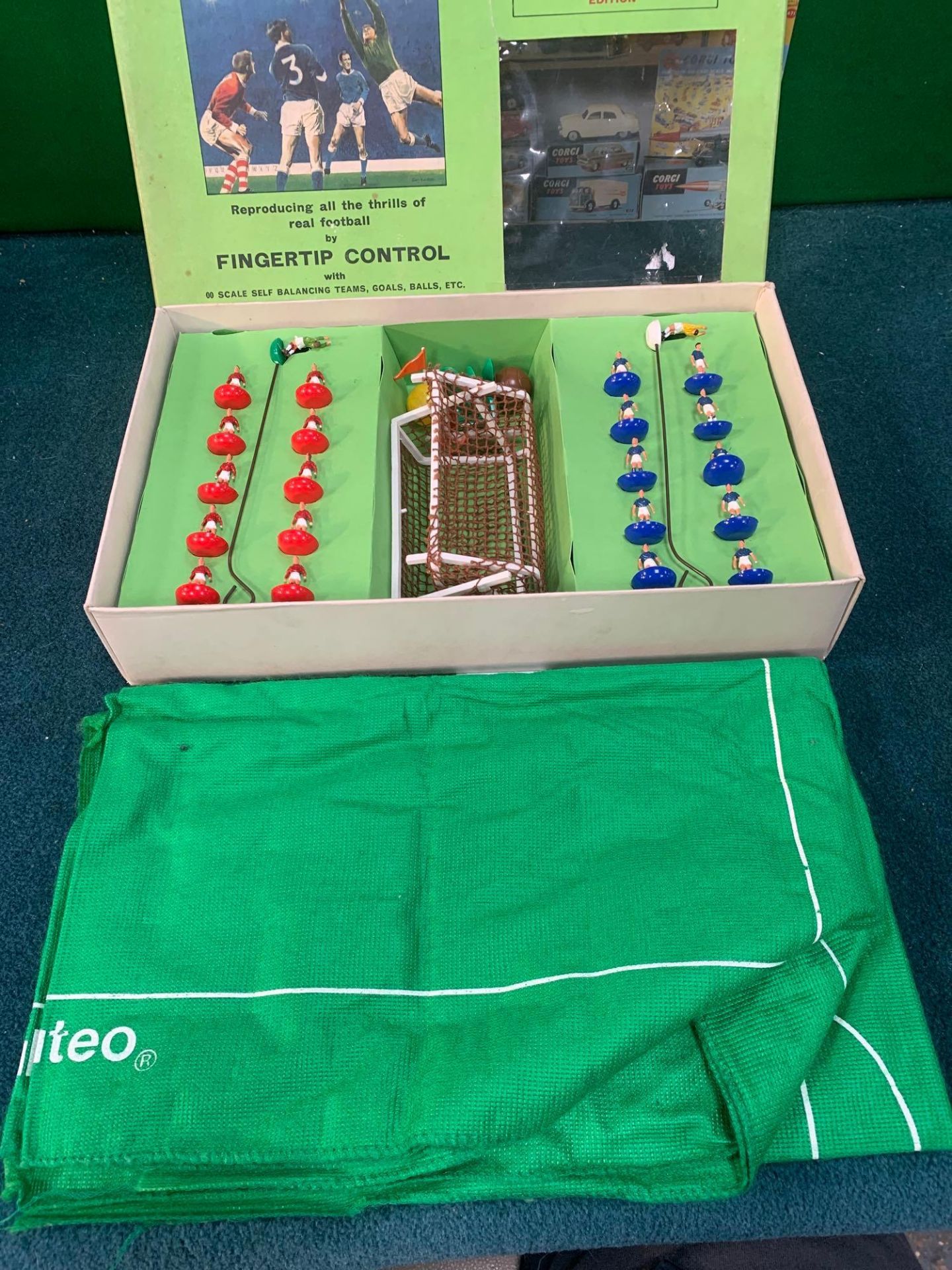 Subbuteo 1970's Continental Display Edition. With Goals, Balls, Rules &Amp; 2 Teams. Blue And Red - Bild 4 aus 8