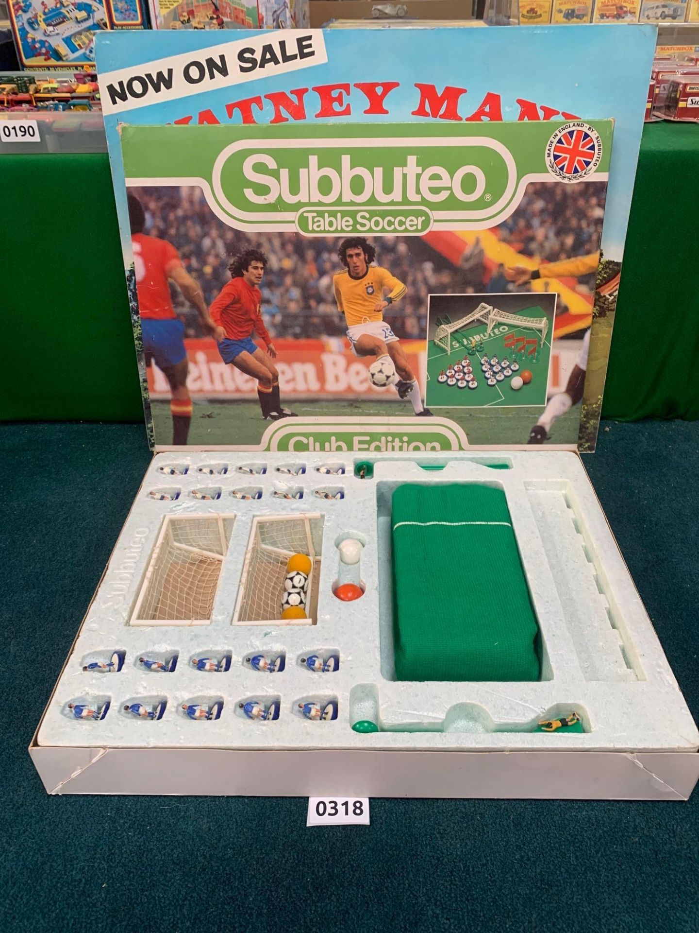 Subbuteo Table Soccer 1970s Continental Club Edition Blue And Red Team Is Two White Footballs - Image 4 of 6