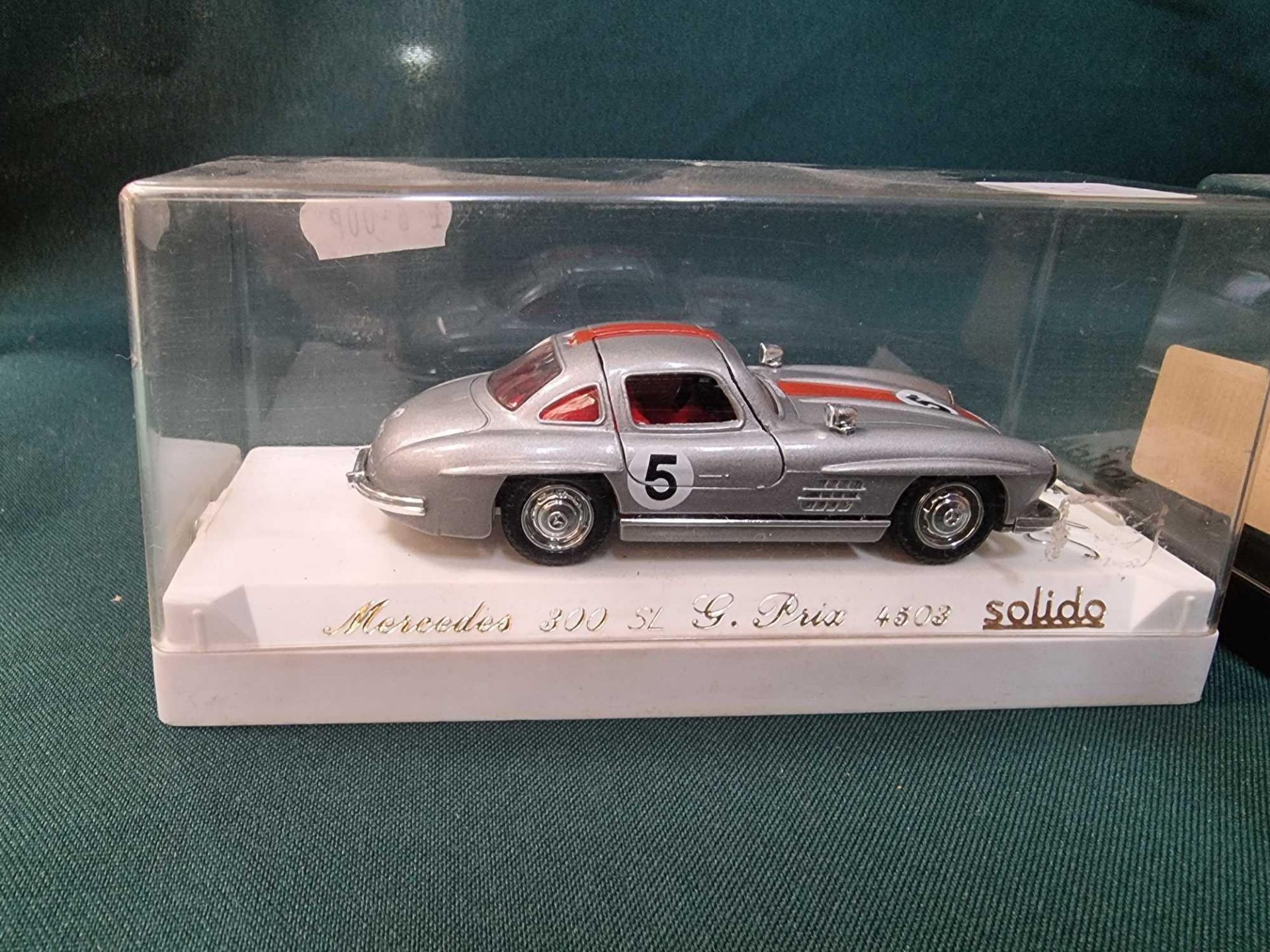 5 X Solido 1/43 Scale Various Diecast Models In Acrylic Cases - Bild 5 aus 6
