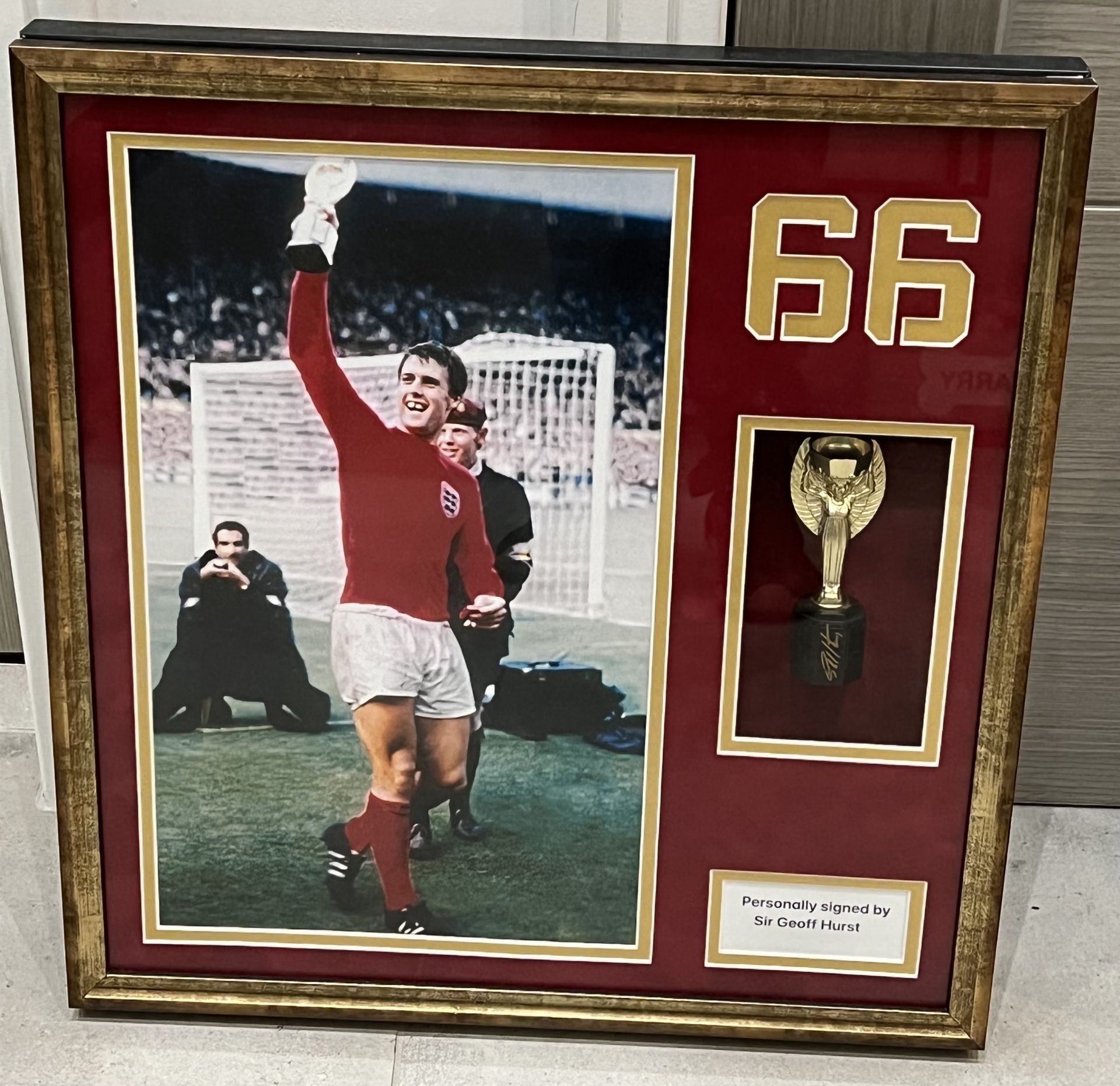 Hand signed presentation of Sir Geoff Hurst featuring a mounted hand signed minature 1966 World