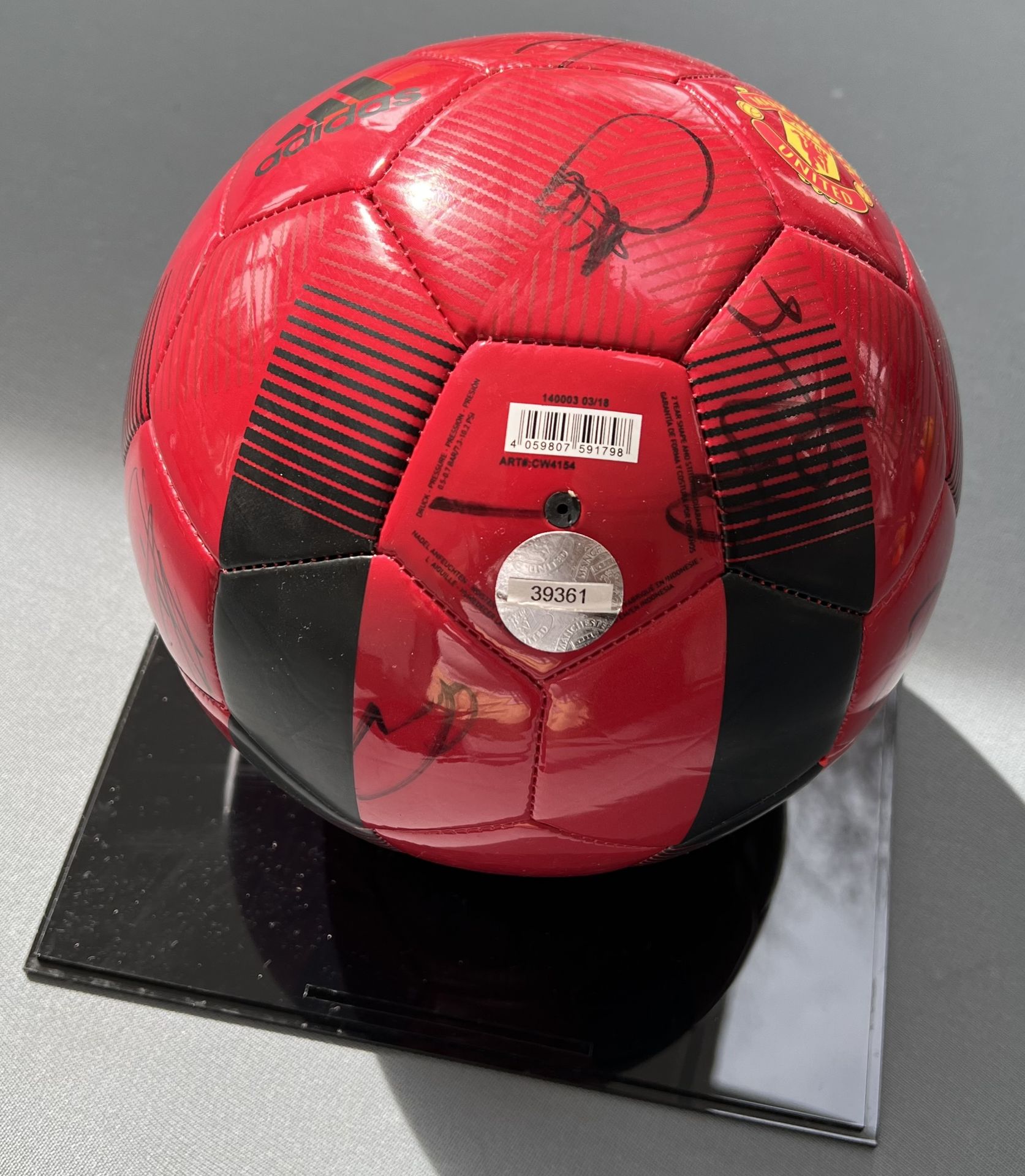 Authentic Manchester United 2018-2019 squad hand signed official football with authenticity hologram - Bild 2 aus 4