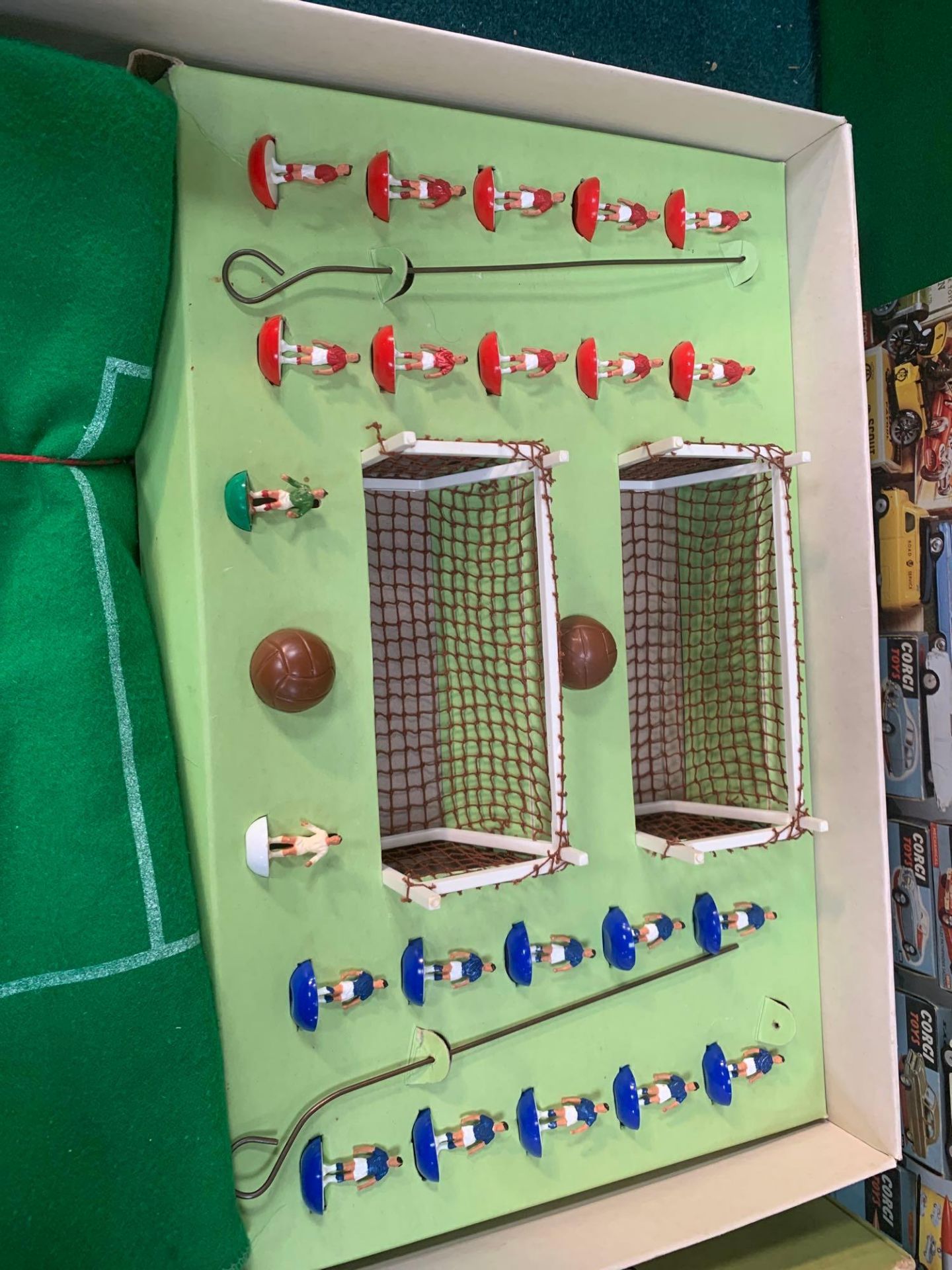 Subbuteo 1970's Continental Display Edition. With Goals, Balls, Rules &Amp; 2 Teams. Blue And Red - Image 5 of 6